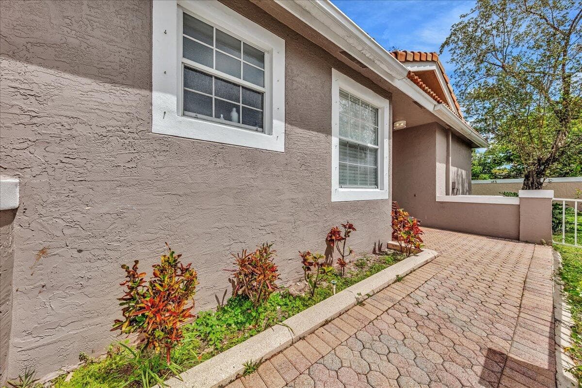 7600 S Aragon Boulevard 3, Sunrise, FL 33322 — photo 5 of 45