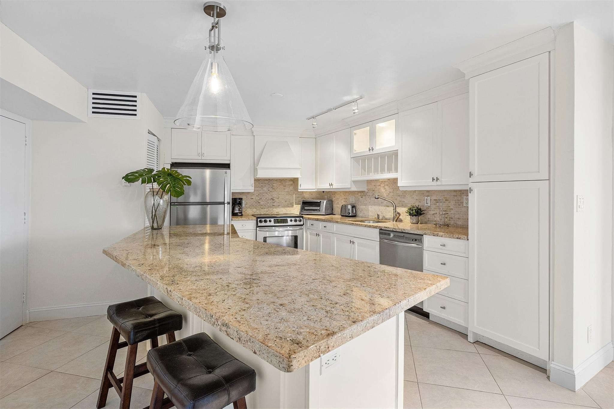 3000 Holiday Drive 1104, Fort Lauderdale, FL 33316 — photo 11 of 24