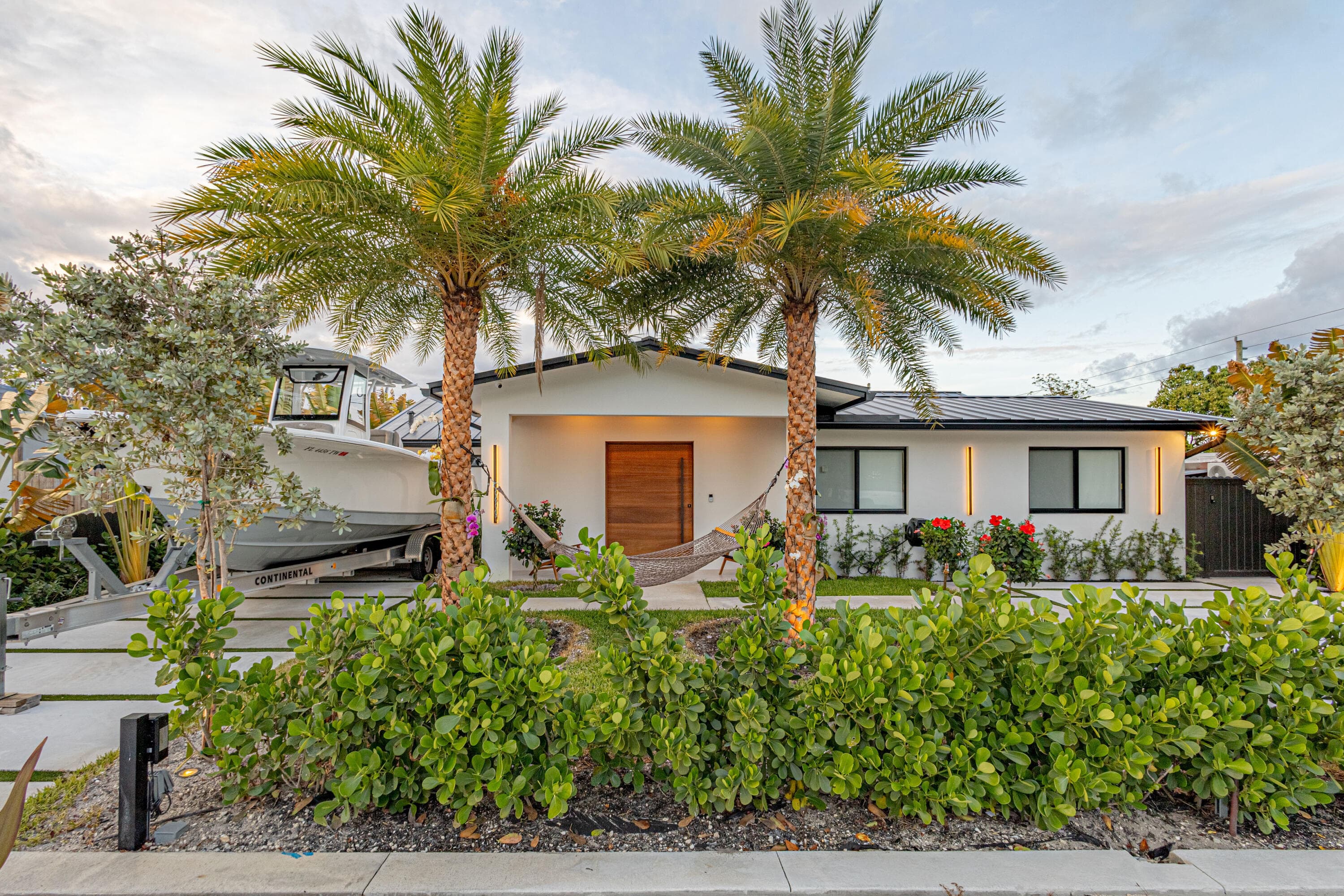 807 Hollywood Place, West Palm Beach, FL 33405 — photo 1 of 60
