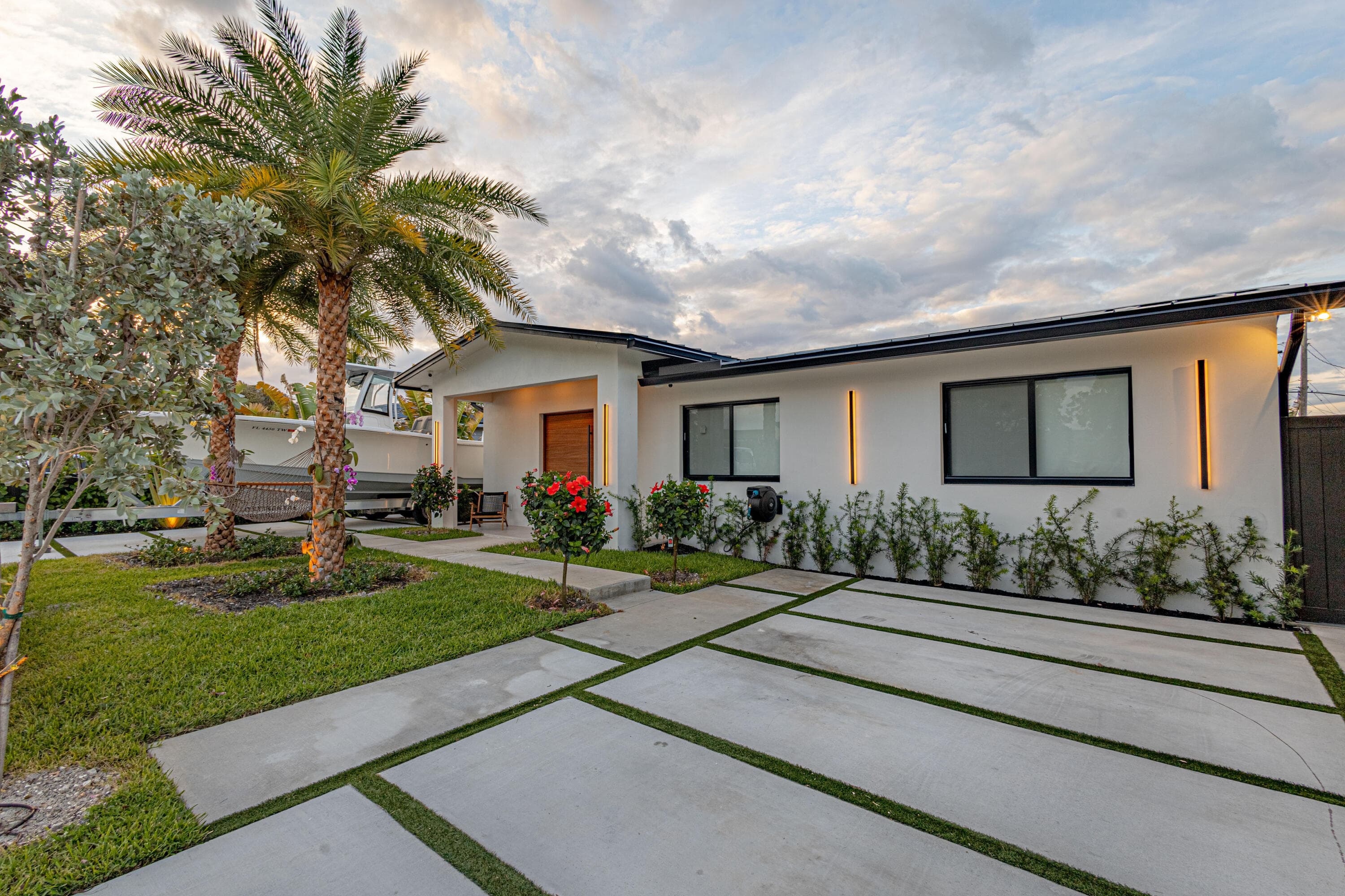 807 Hollywood Place, West Palm Beach, FL 33405 — photo 6 of 60