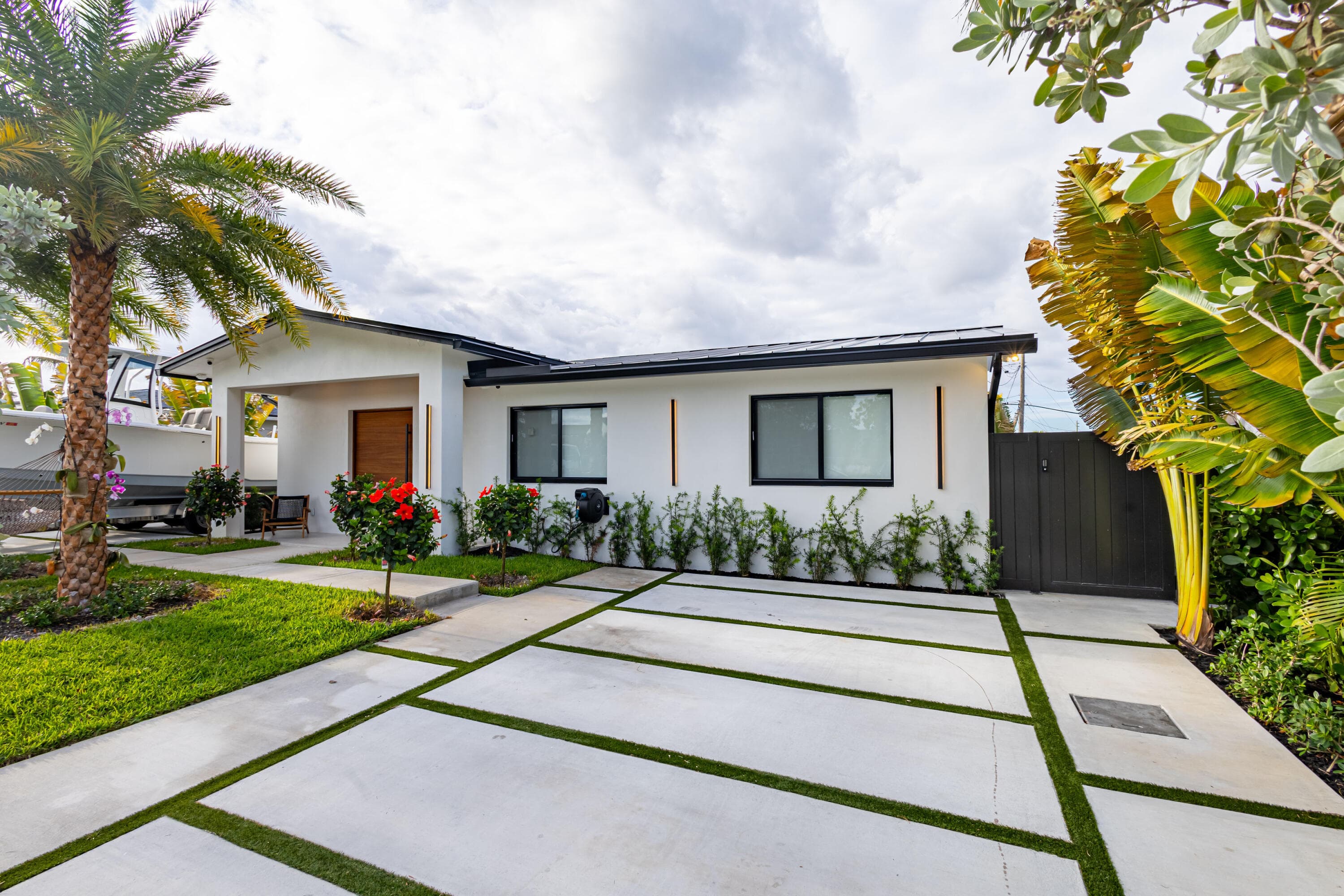 807 Hollywood Place, West Palm Beach, FL 33405 — photo 7 of 60