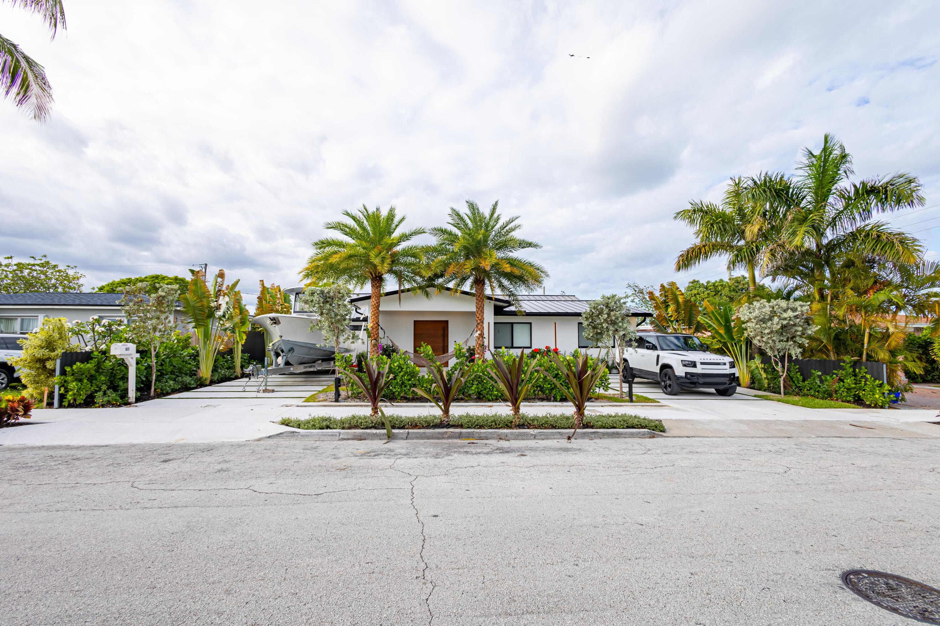 807 Hollywood Place, West Palm Beach, FL 33405 — photo 8 of 60