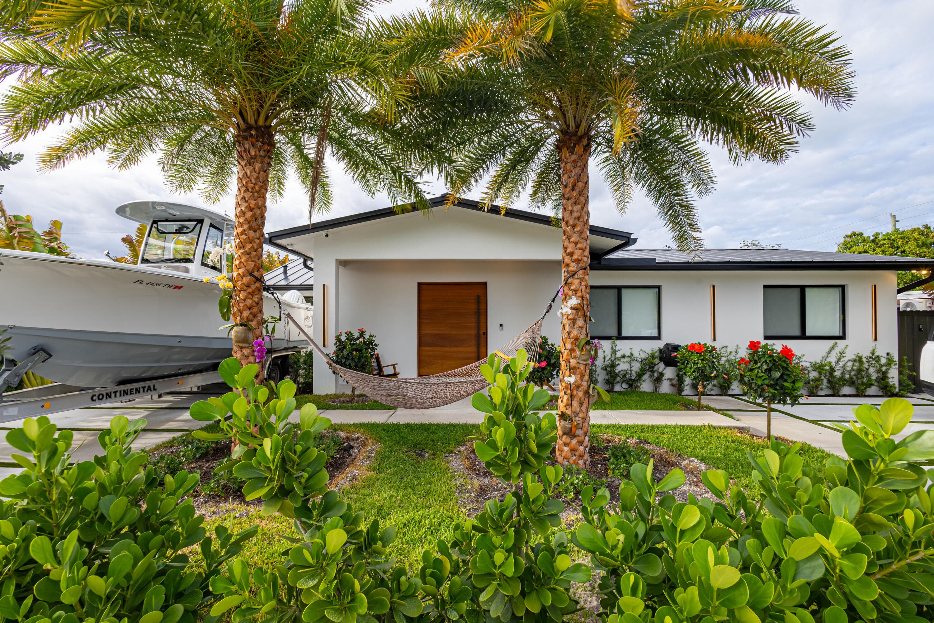 807 Hollywood Place, West Palm Beach, FL 33405 — photo 10 of 60