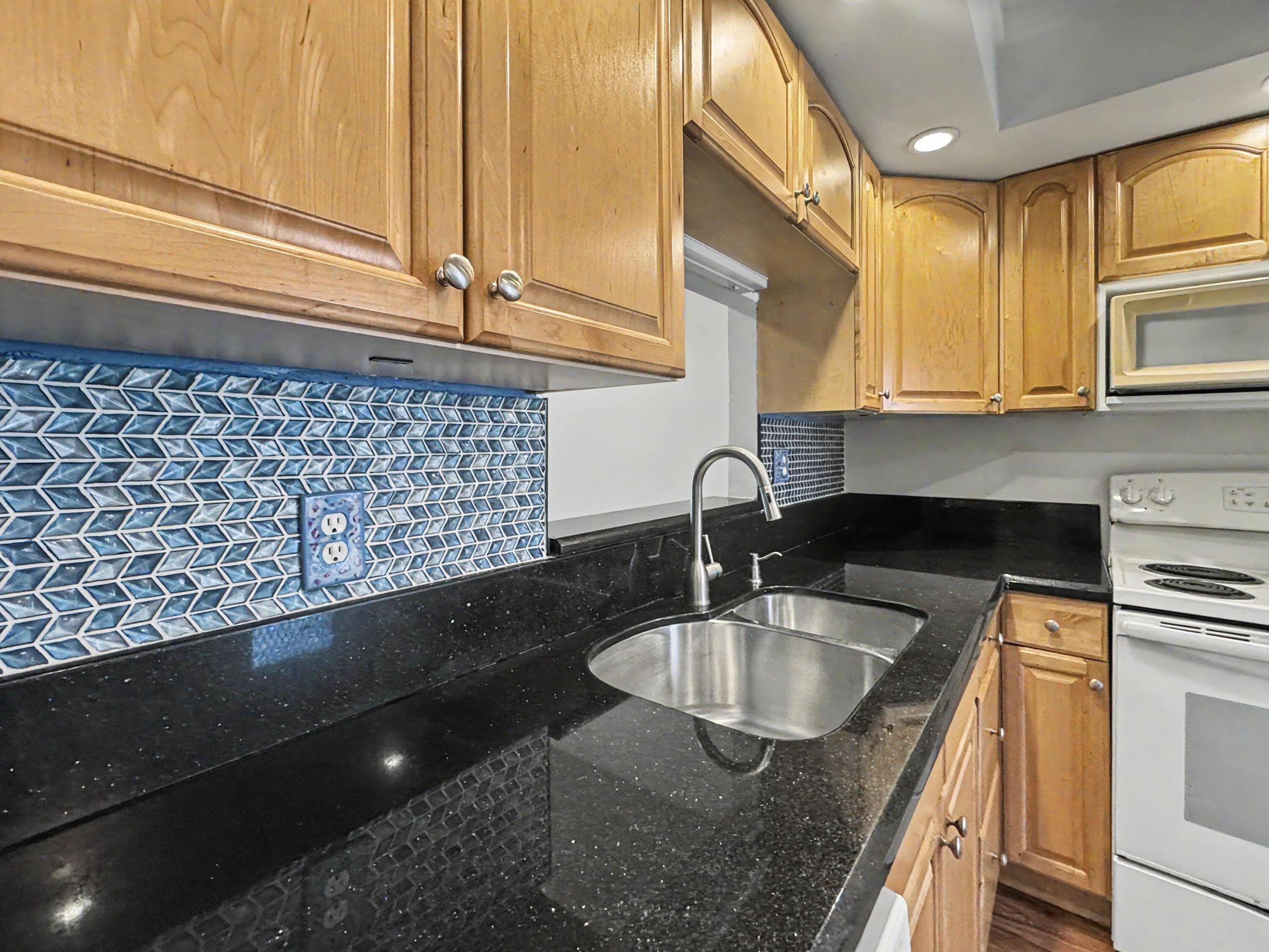 5171 W Oakland Park Boulevard 110, Lauderdale Lakes, FL 33313 — photo 4 of 35