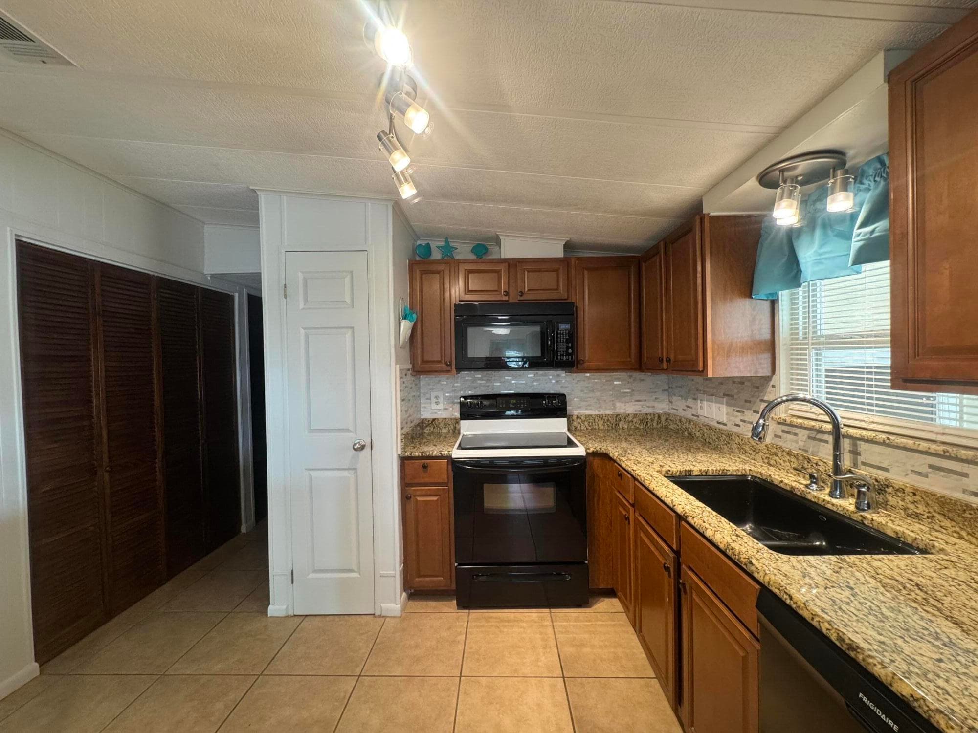 1747 SW 35th Circle, Okeechobee, FL 34974 — photo 8 of 21