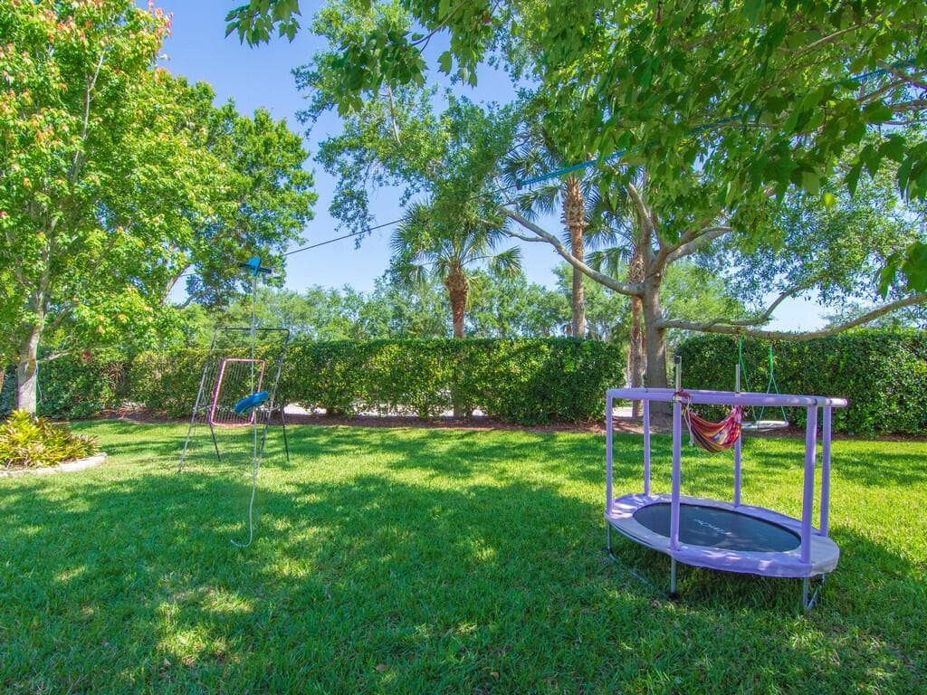 521 N Valencia Circle SW, Vero Beach, FL 32968 — photo 23 of 52