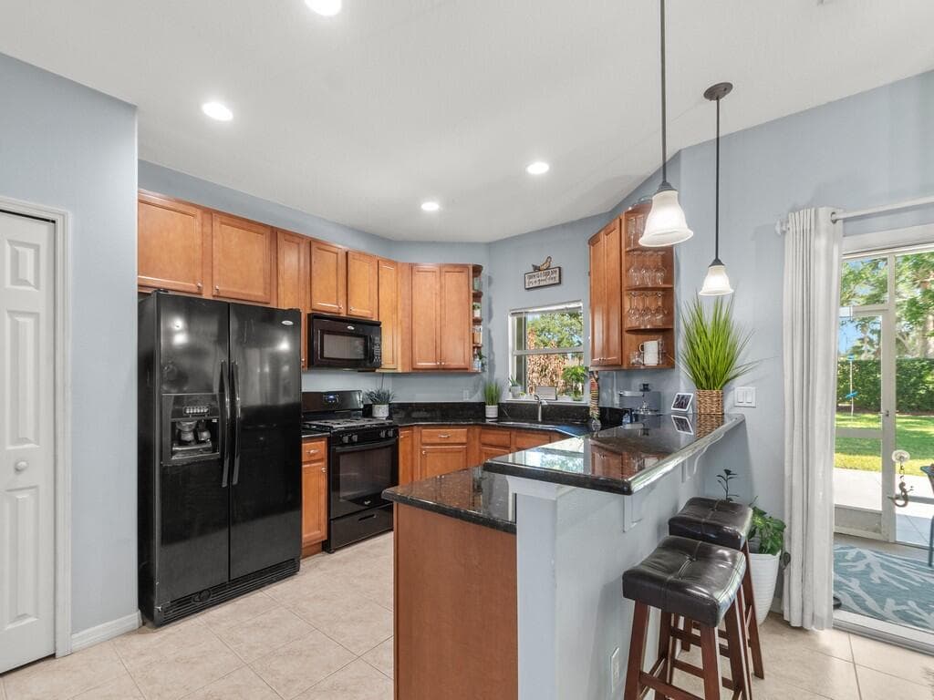 521 N Valencia Circle SW, Vero Beach, FL 32968 — photo 9 of 52