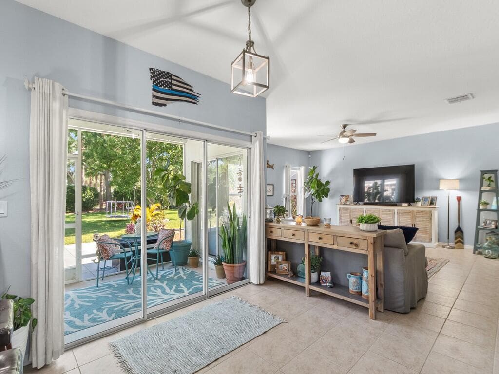 521 N Valencia Circle SW, Vero Beach, FL 32968 — photo 11 of 52