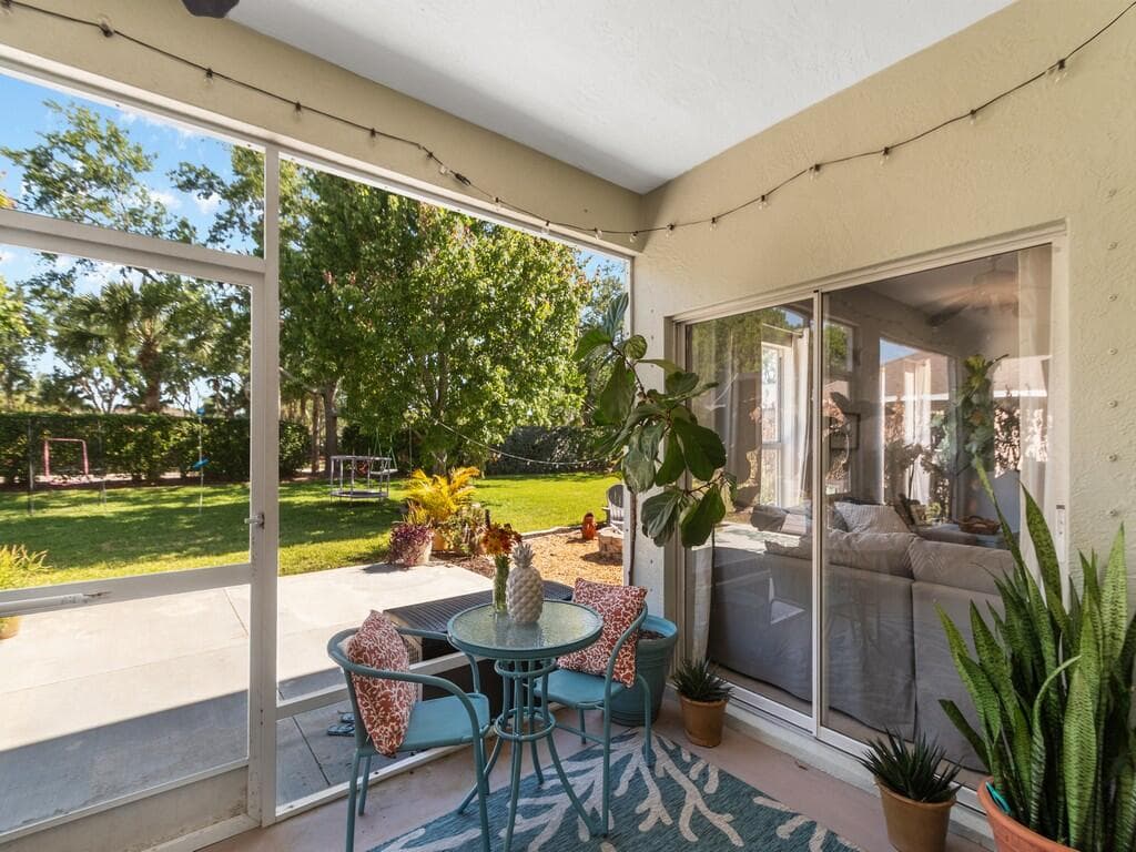 521 N Valencia Circle SW, Vero Beach, FL 32968 — photo 16 of 52