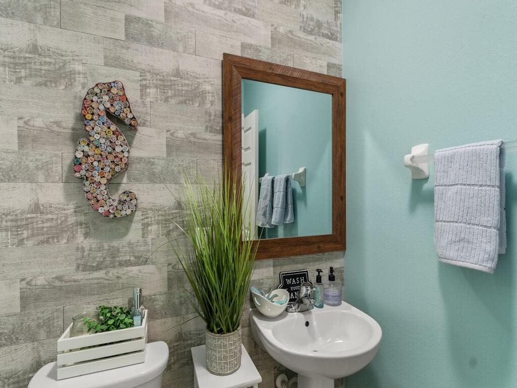 521 N Valencia Circle SW, Vero Beach, FL 32968 — photo 18 of 52