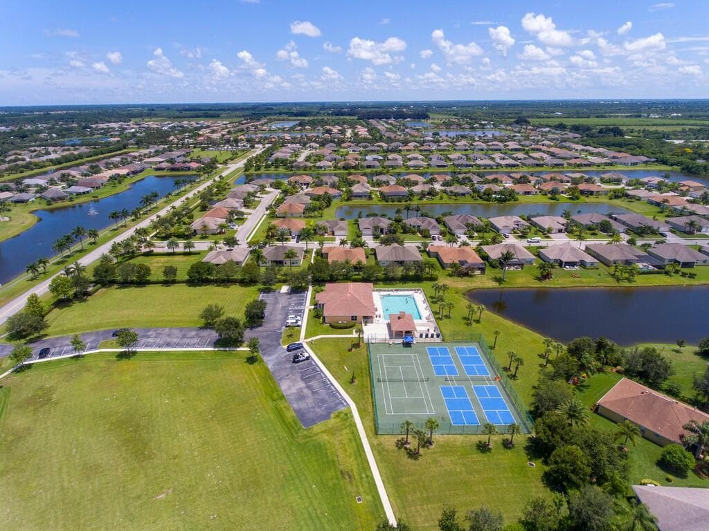 521 N Valencia Circle SW, Vero Beach, FL 32968 — photo 40 of 52