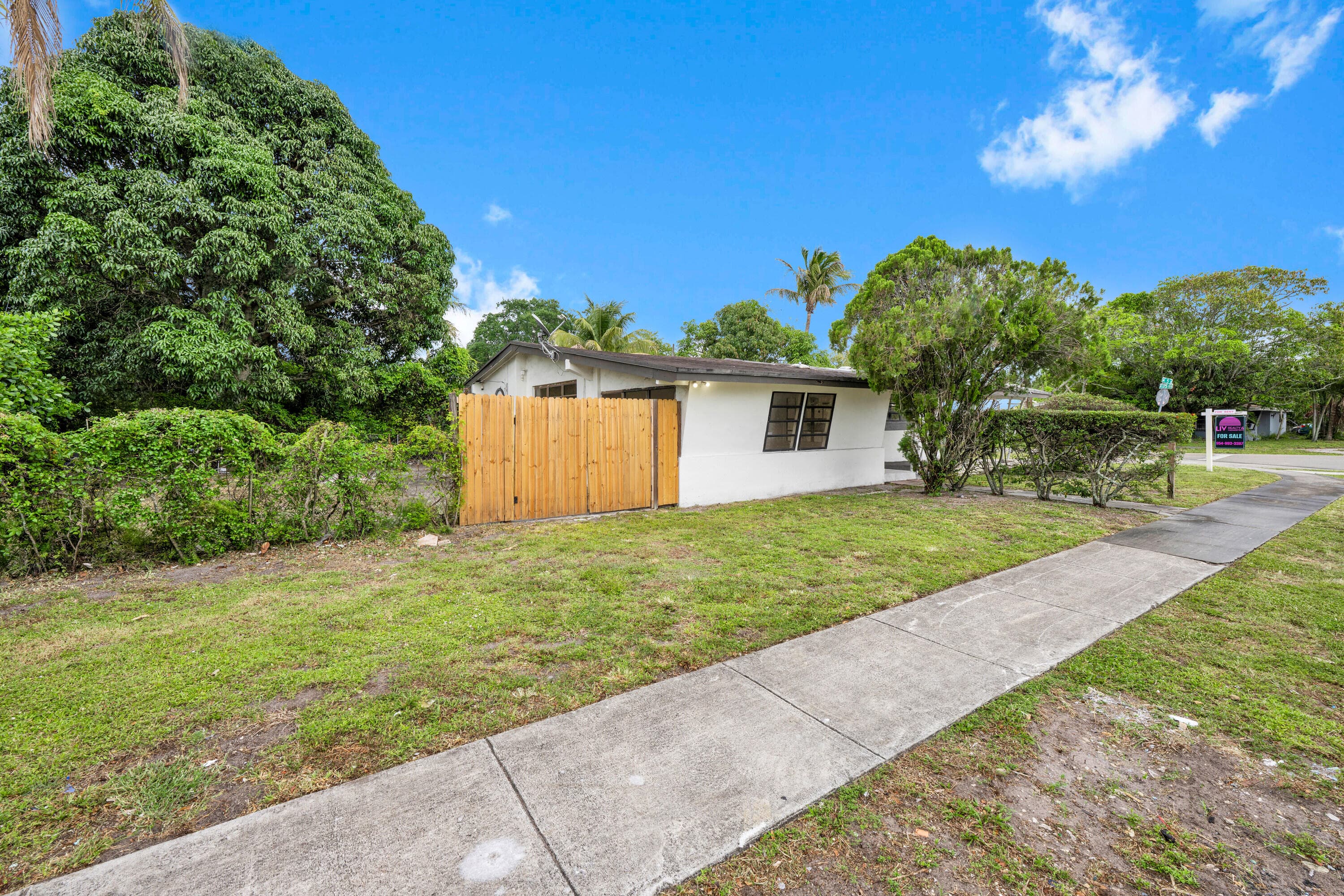 17551 NE 5th Avenue, North Miami Beach, FL 33162 — photo 4 of 29