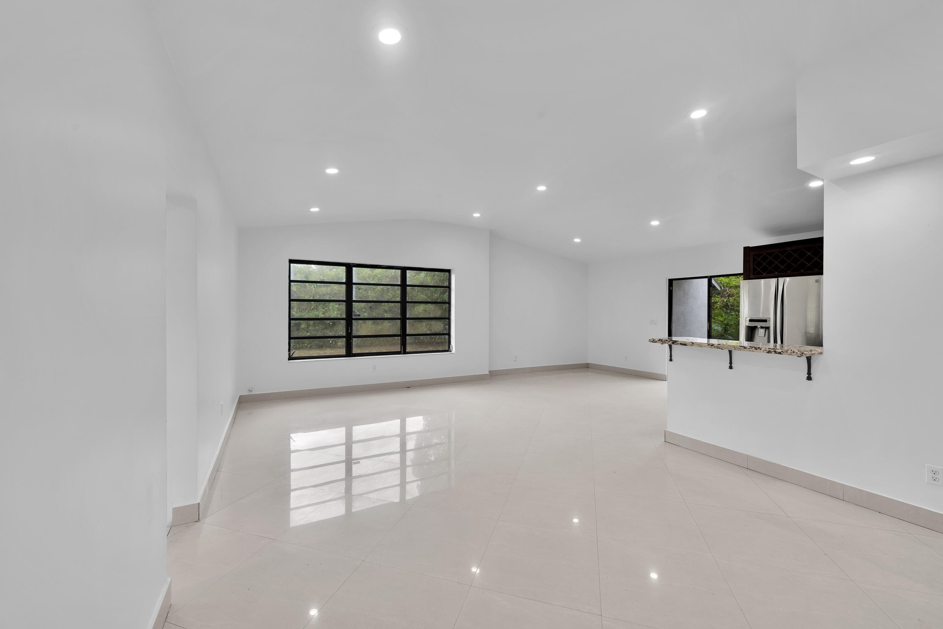 17551 NE 5th Avenue, North Miami Beach, FL 33162 — photo 8 of 29