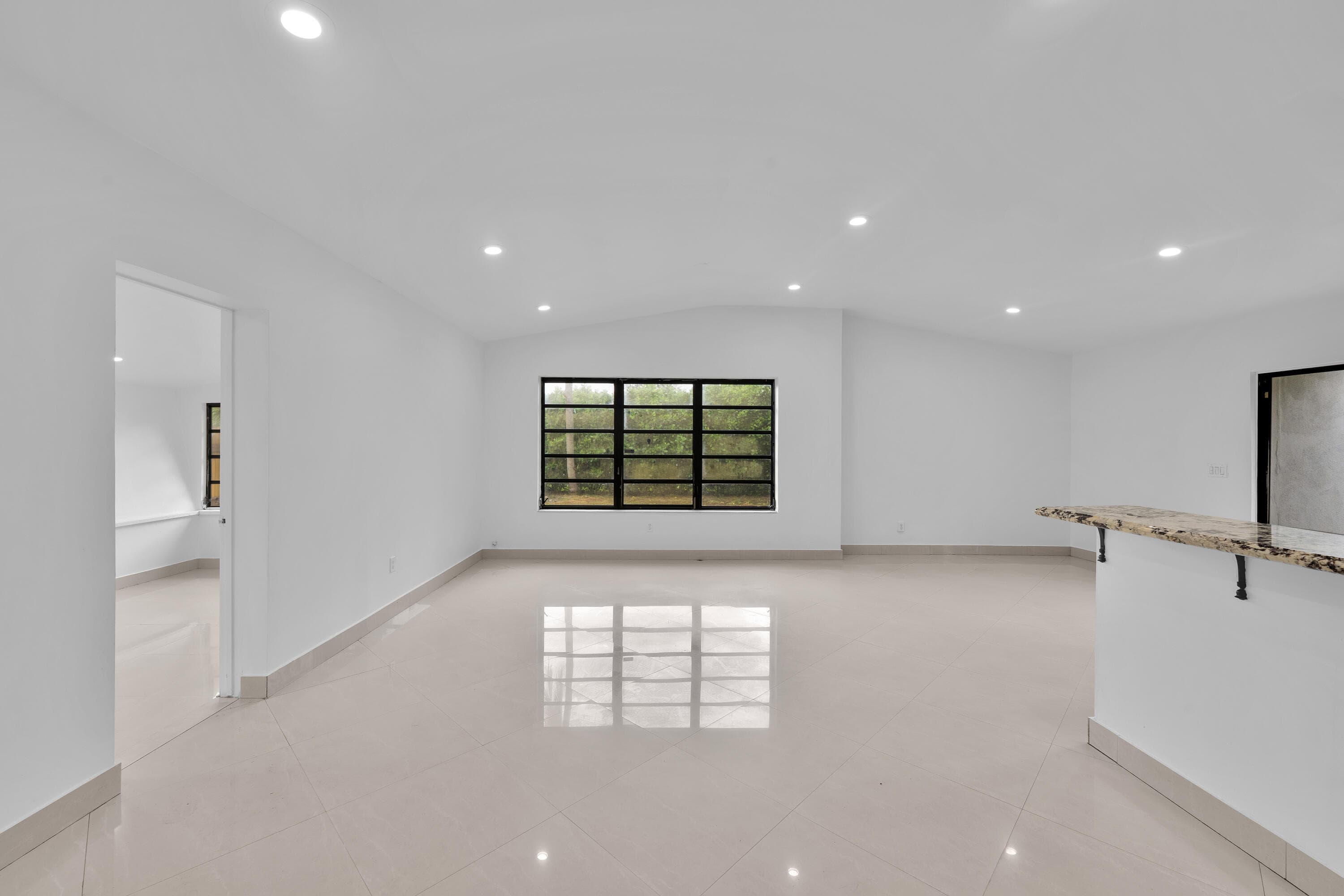 17551 NE 5th Avenue, North Miami Beach, FL 33162 — photo 9 of 29