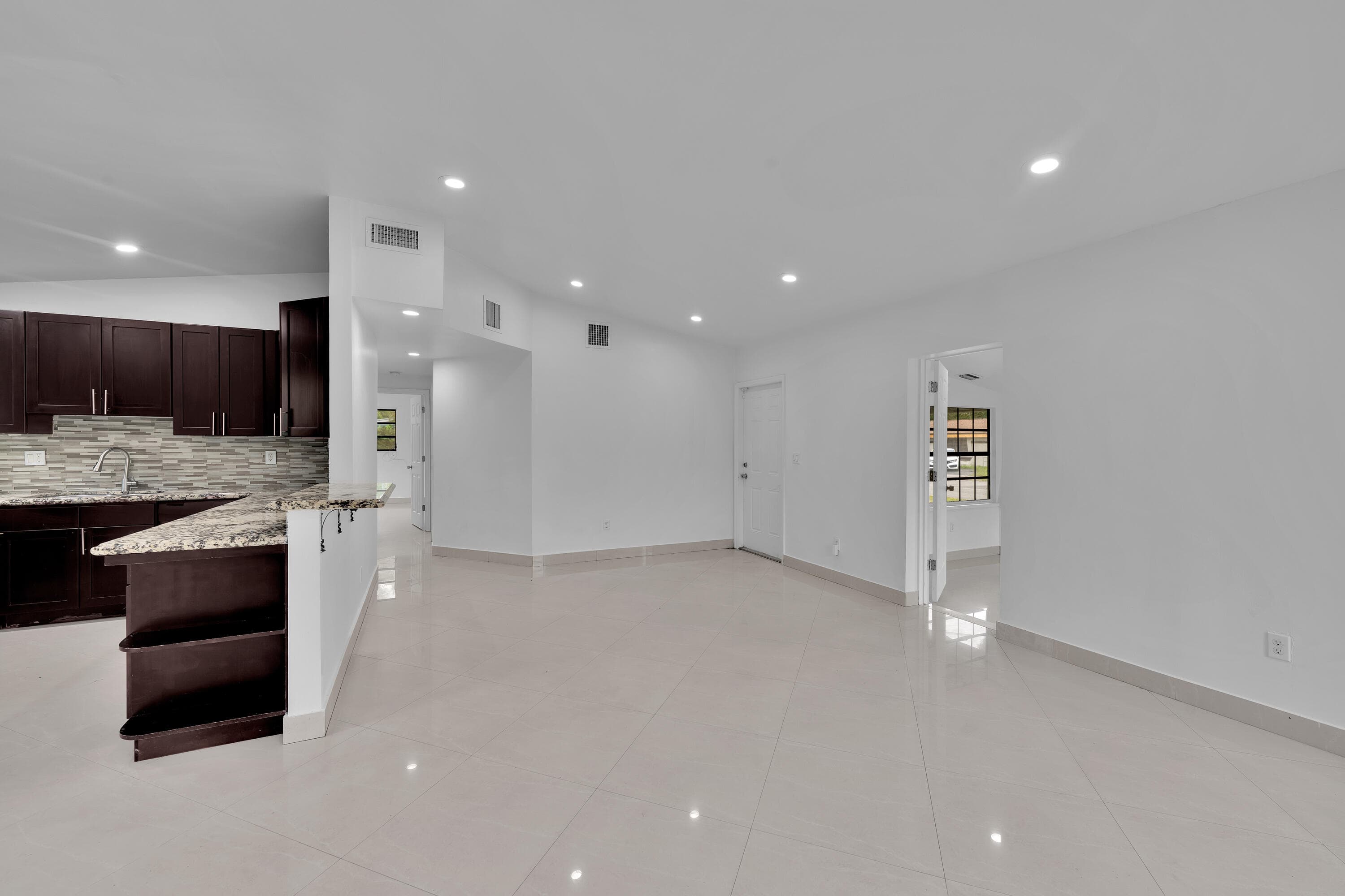 17551 NE 5th Avenue, North Miami Beach, FL 33162 — photo 12 of 29