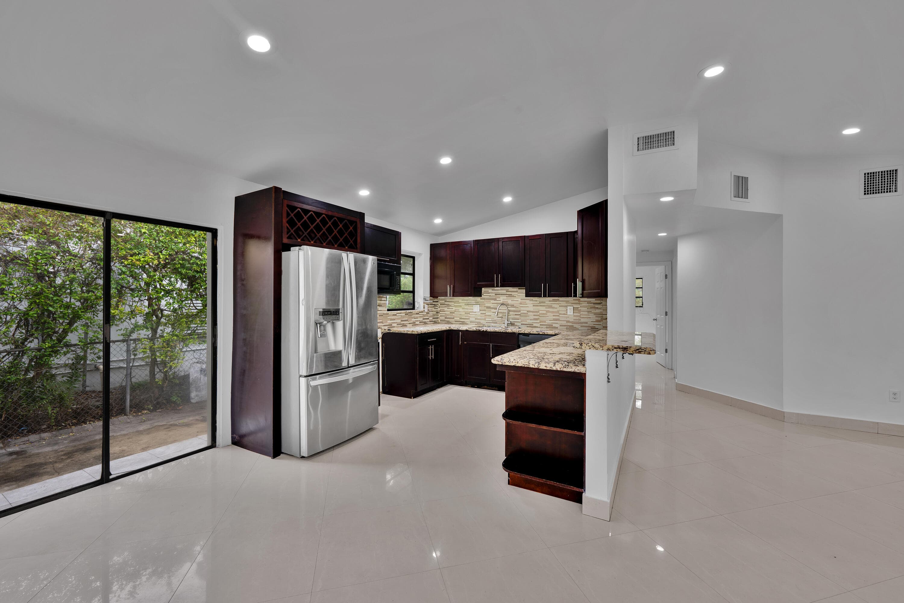 17551 NE 5th Avenue, North Miami Beach, FL 33162 — photo 14 of 29
