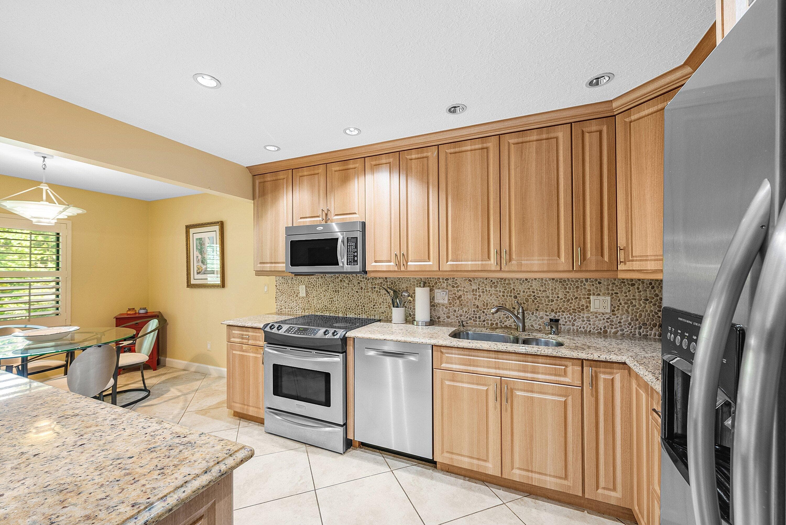 22 Westgate Lane E, Boynton Beach, FL 33436 — photo 3 of 51