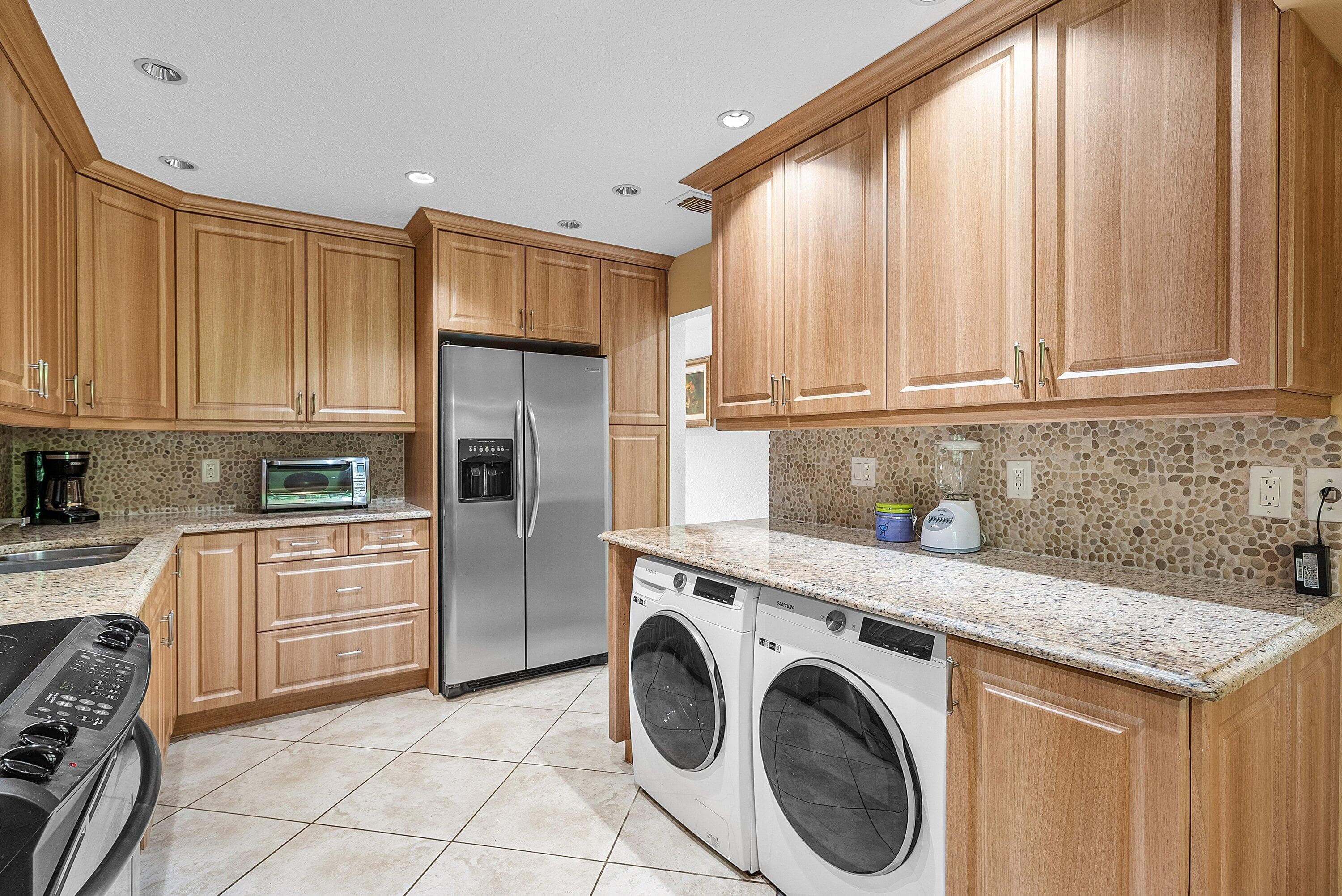 22 Westgate Lane E, Boynton Beach, FL 33436 — photo 7 of 51