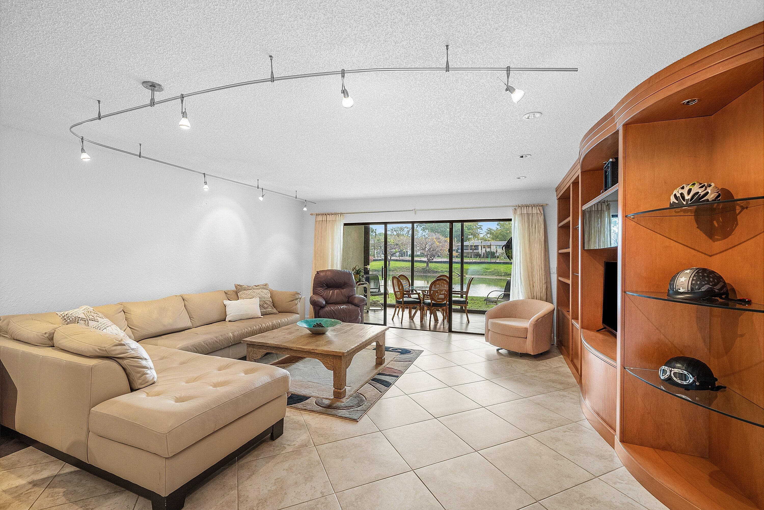 22 Westgate Lane E, Boynton Beach, FL 33436 — photo 9 of 51