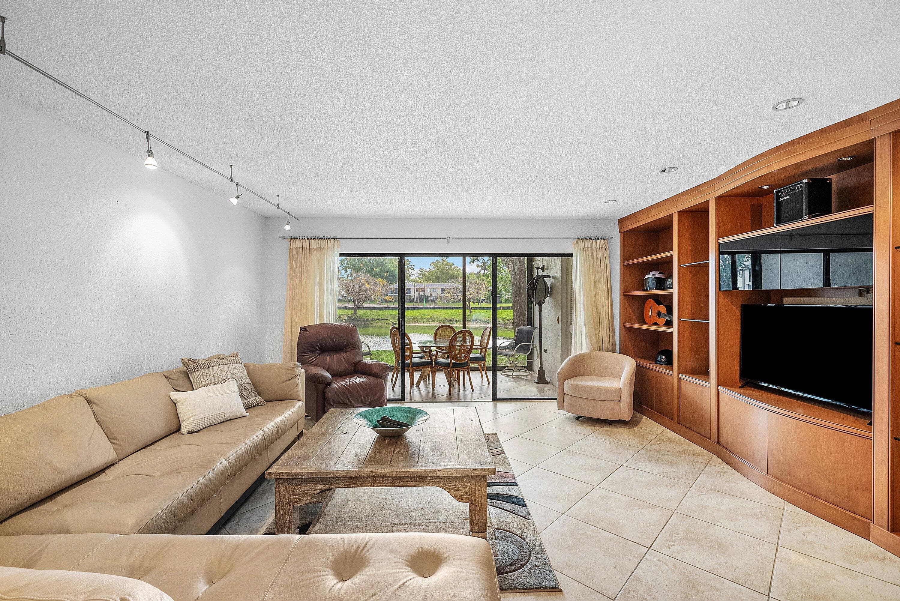 22 Westgate Lane E, Boynton Beach, FL 33436 — photo 11 of 51