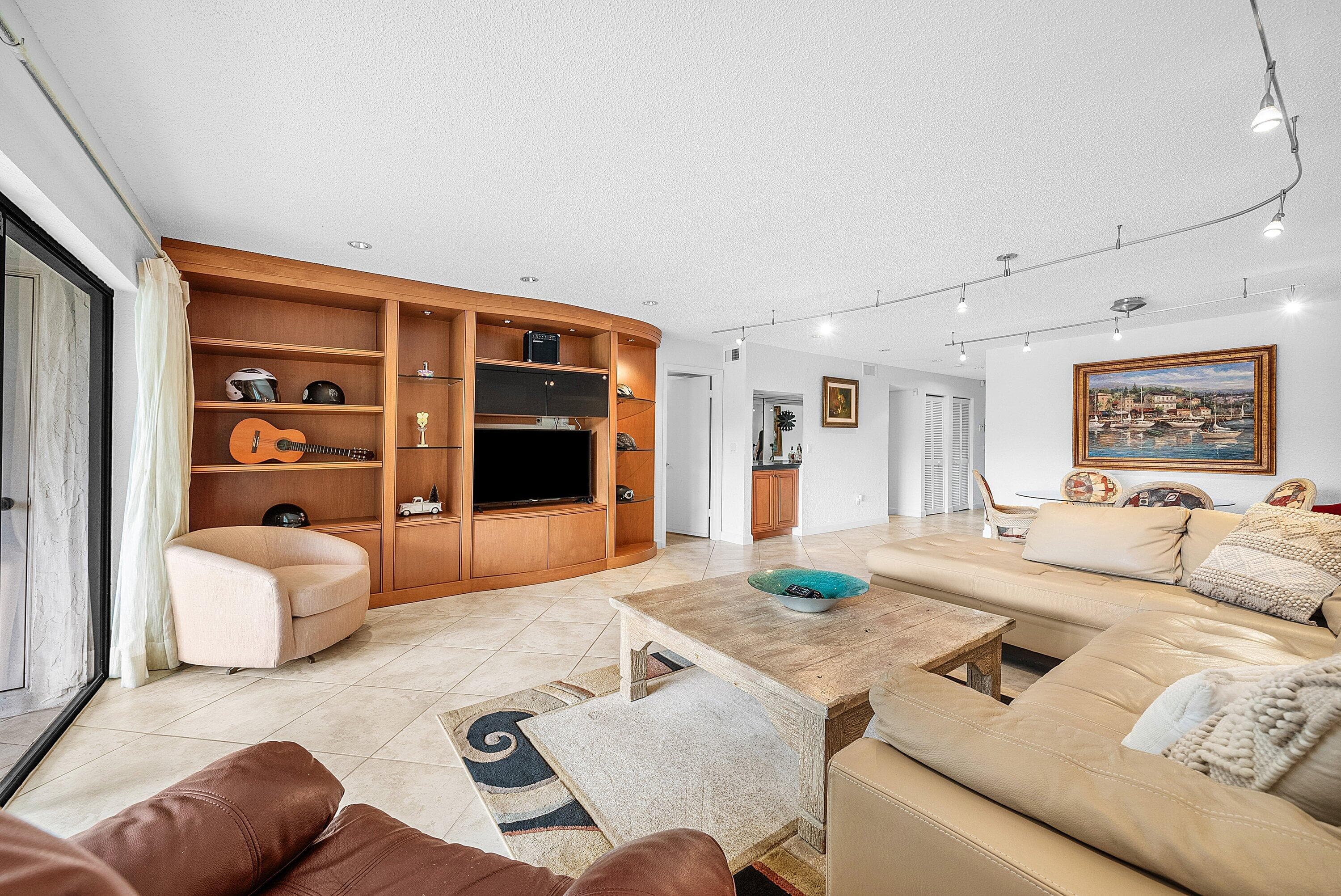22 Westgate Lane E, Boynton Beach, FL 33436 — photo 15 of 51