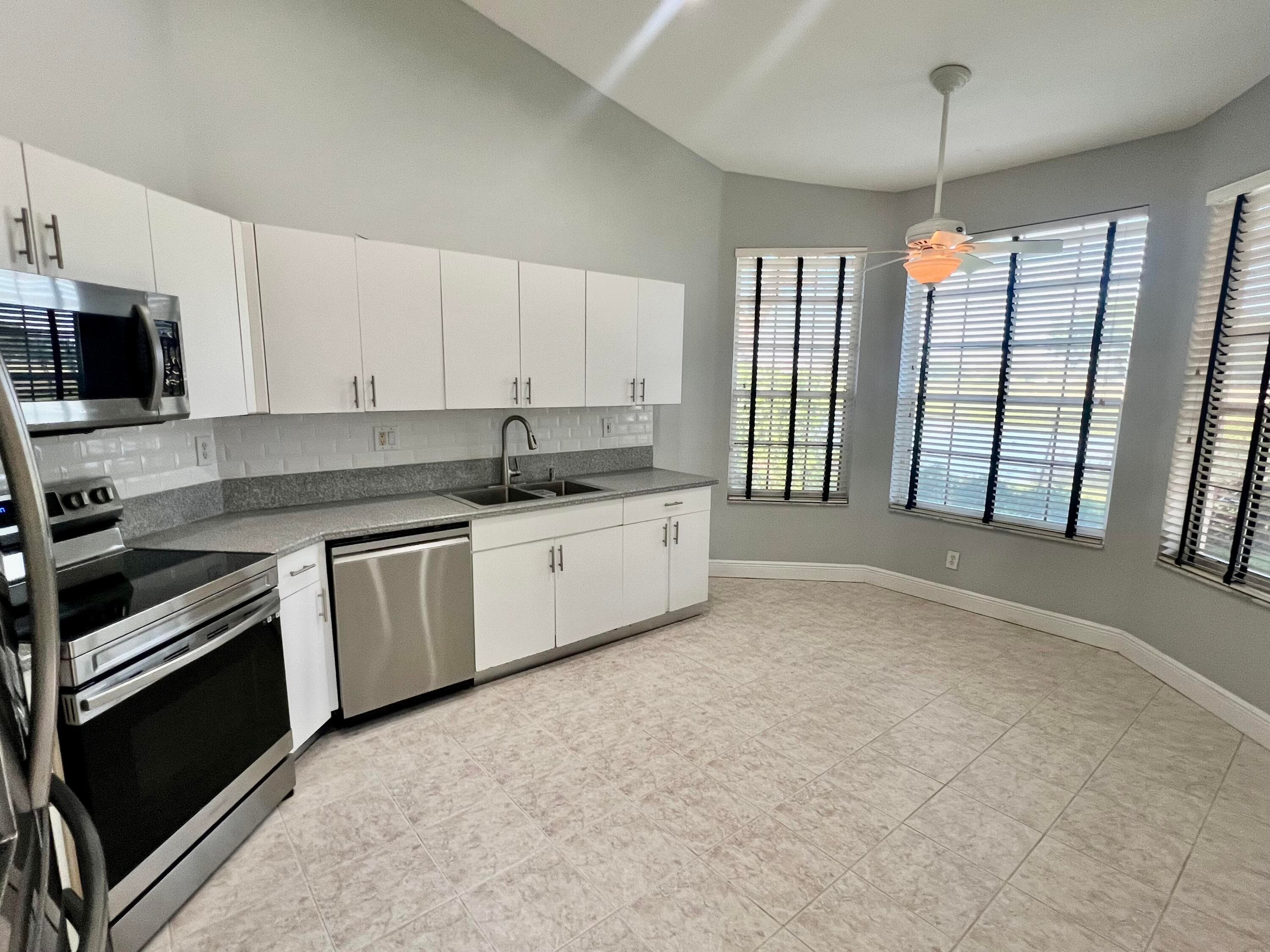 7801 S Aragon Boulevard 4, Sunrise, FL 33322 — photo 6 of 29