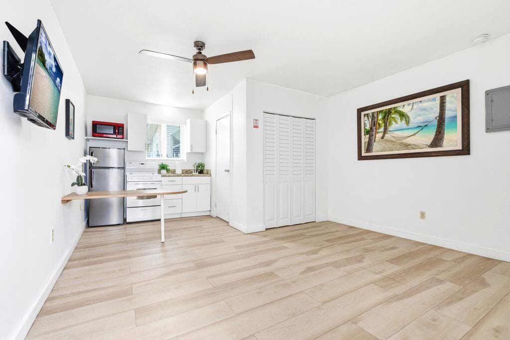 343 Van Buren Street 5, Hollywood, FL 33019 — photo 7 of 12