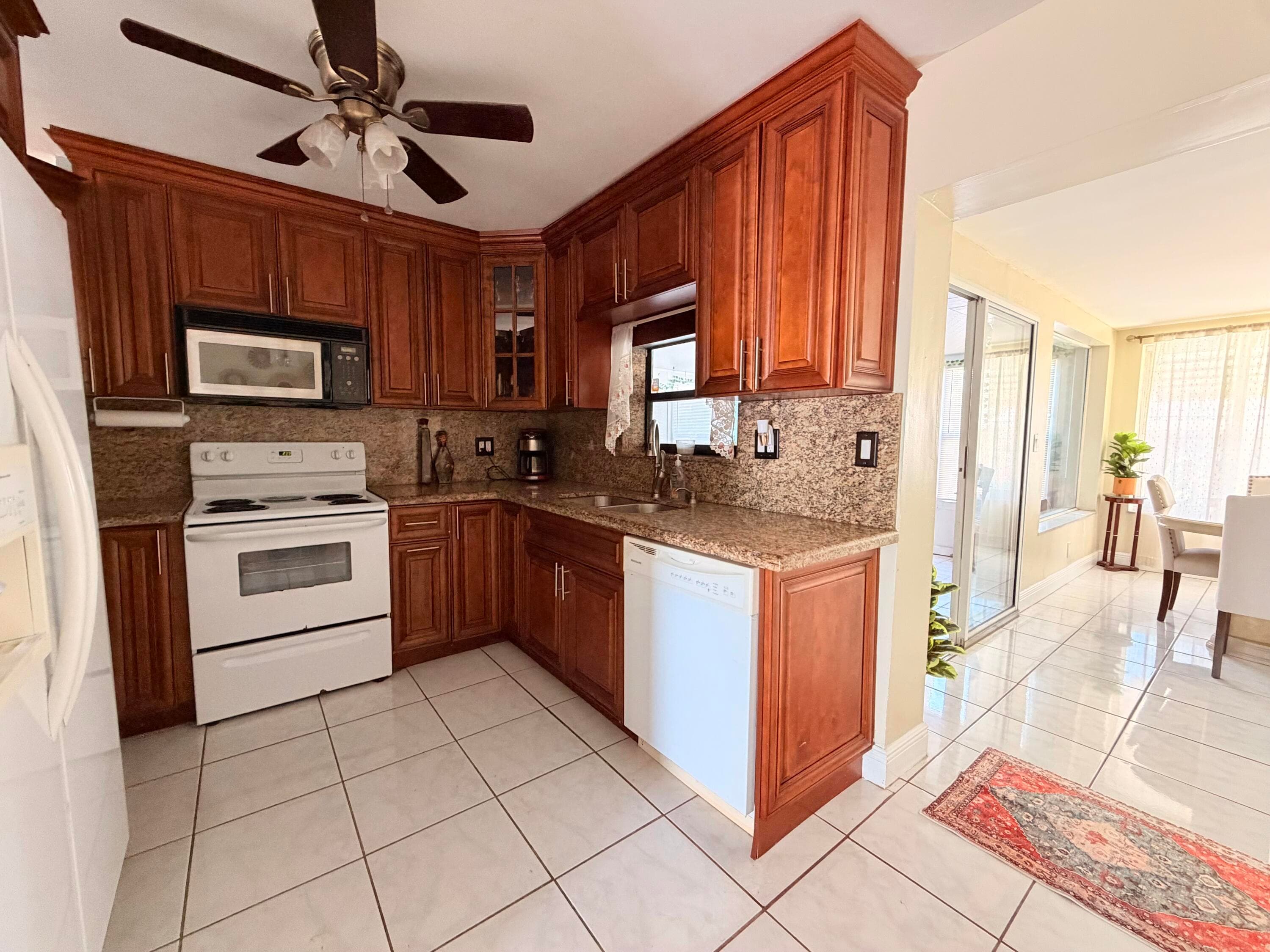 1014 SE 4th Court, Deerfield Beach, FL 33441 — photo 5 of 12
