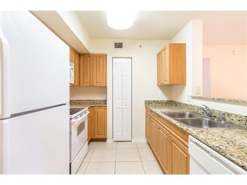 6760 Heritage 6103, Boynton Beach, FL 33437 — photo 3 of 13