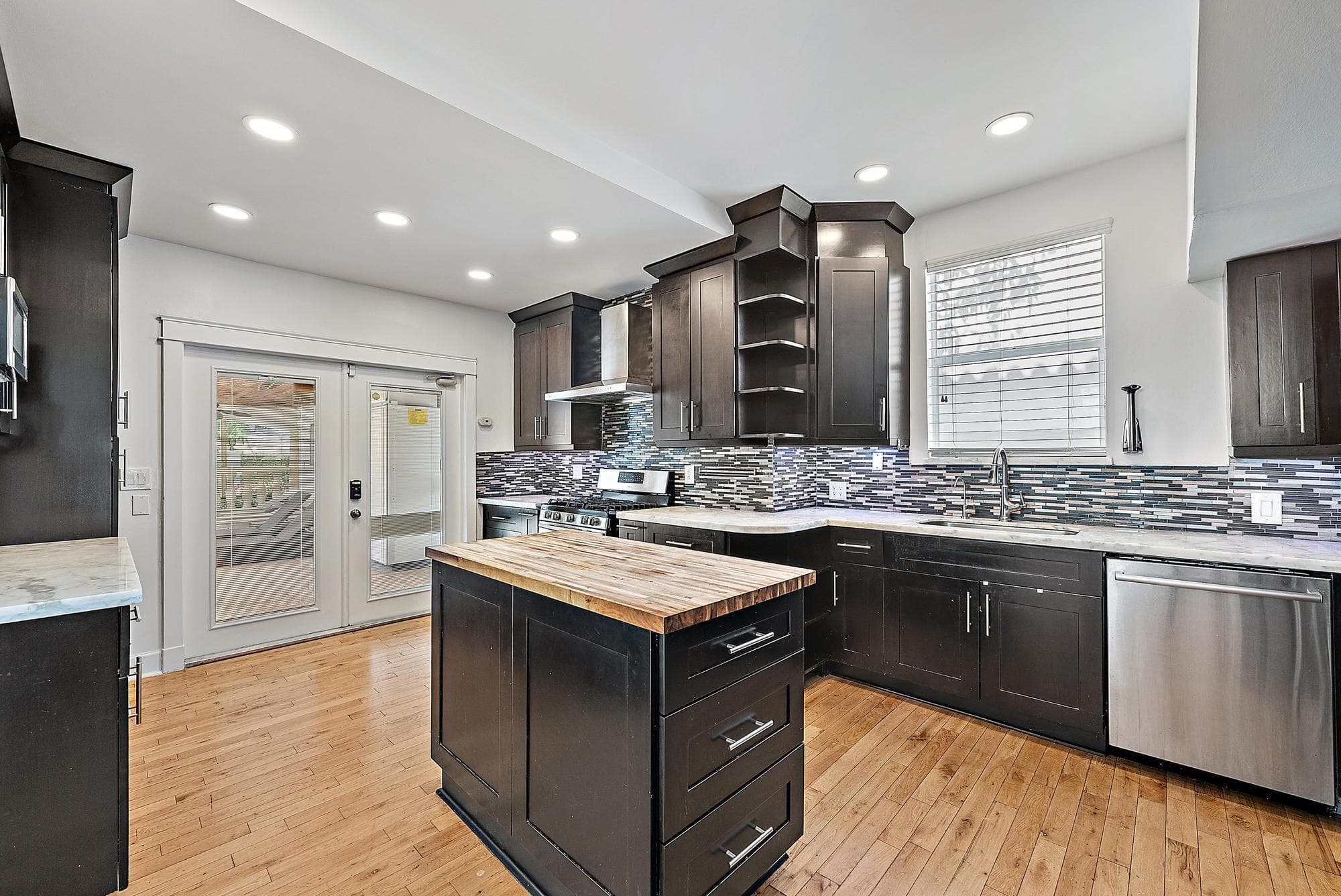 228 9th Street, West Palm Beach, FL 33401 — photo 9 of 46