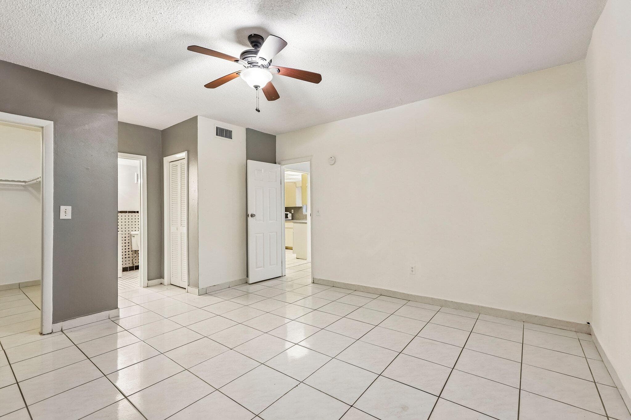 1735 NE 164th Street E104, North Miami Beach, FL 33162 — photo 4 of 21