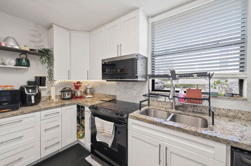 8421 Forest Hills Drive 104, Coral Springs, FL 33065 — photo 4 of 33