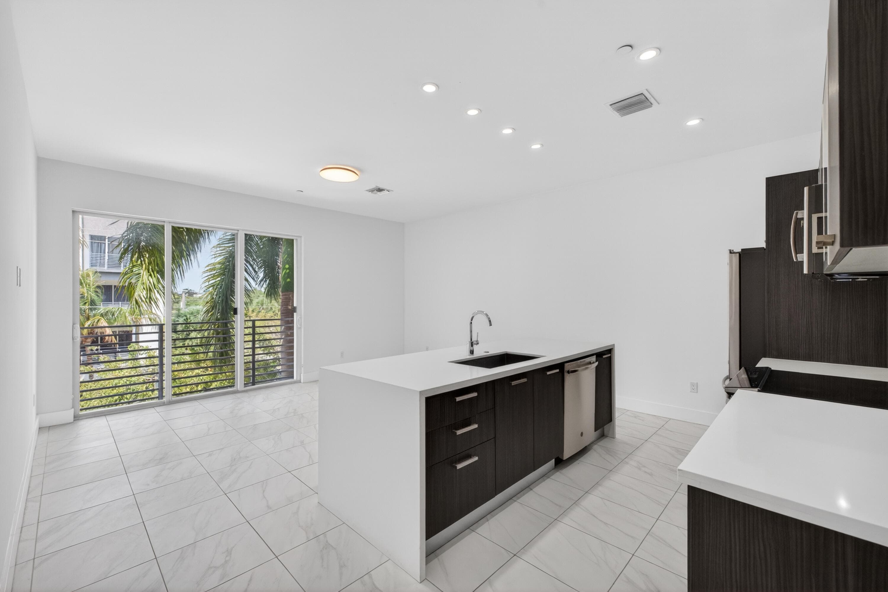 1044 NE 18th Avenue 203, Fort Lauderdale, FL 33304 — photo 3 of 50