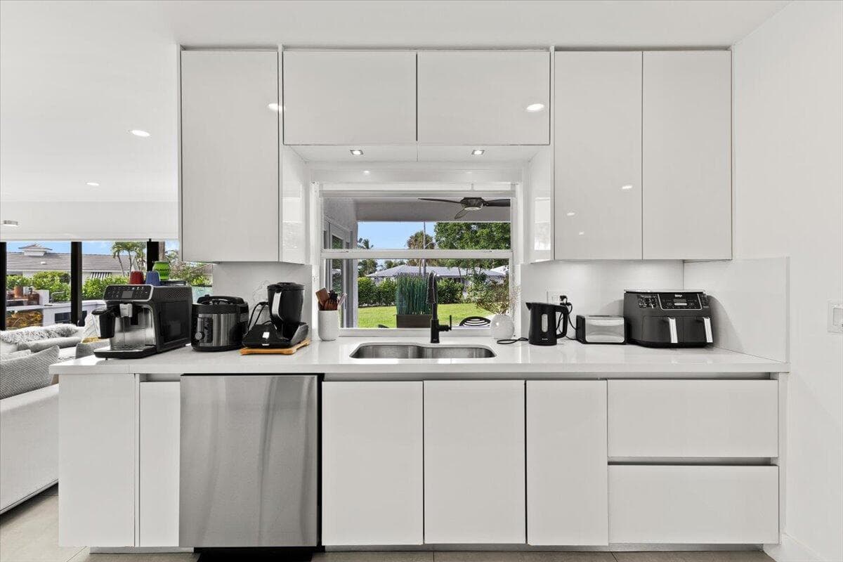 1049 W Palmetto Park Road, Boca Raton, FL 33486 — photo 11 of 40