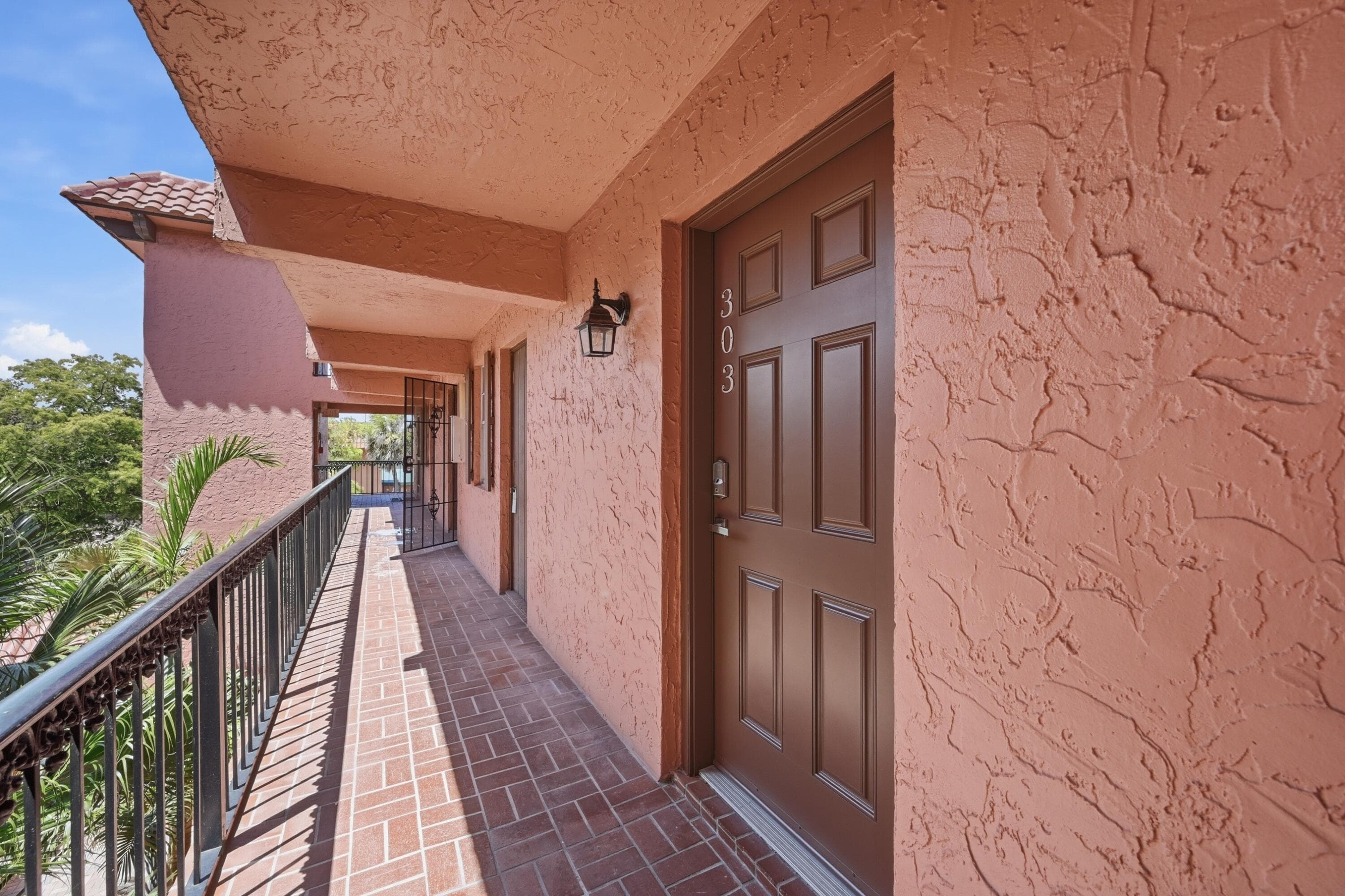 670 Tennis Club Drive 303, Fort Lauderdale, FL 33311 — photo 16 of 27