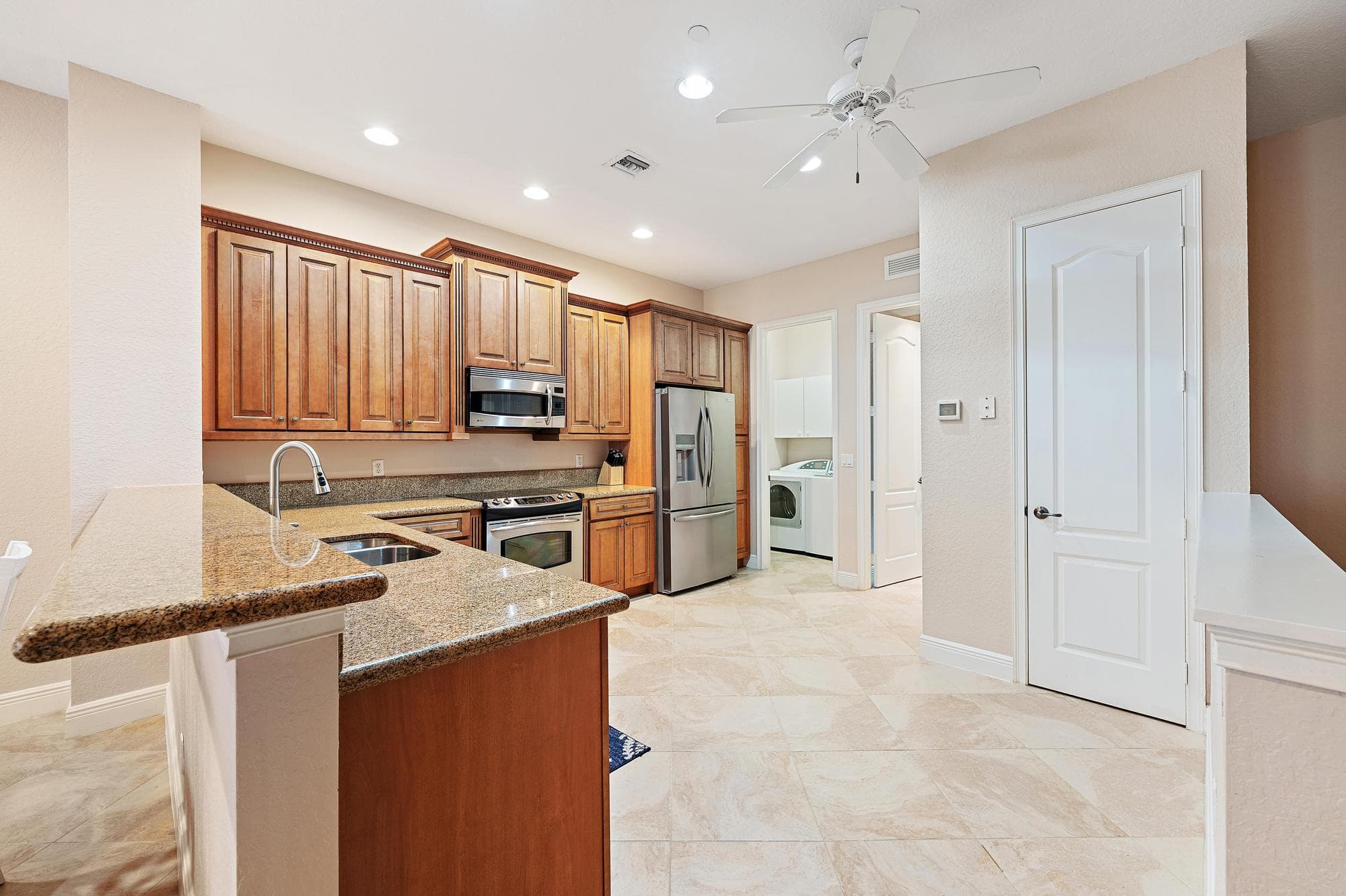 5013 W Vine Cliff Way W W, Palm Beach Gardens, FL 33418 — photo 6 of 32