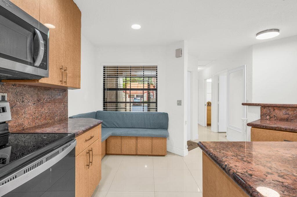 65 Centennial Court, Deerfield Beach, FL 33442 — photo 5 of 52