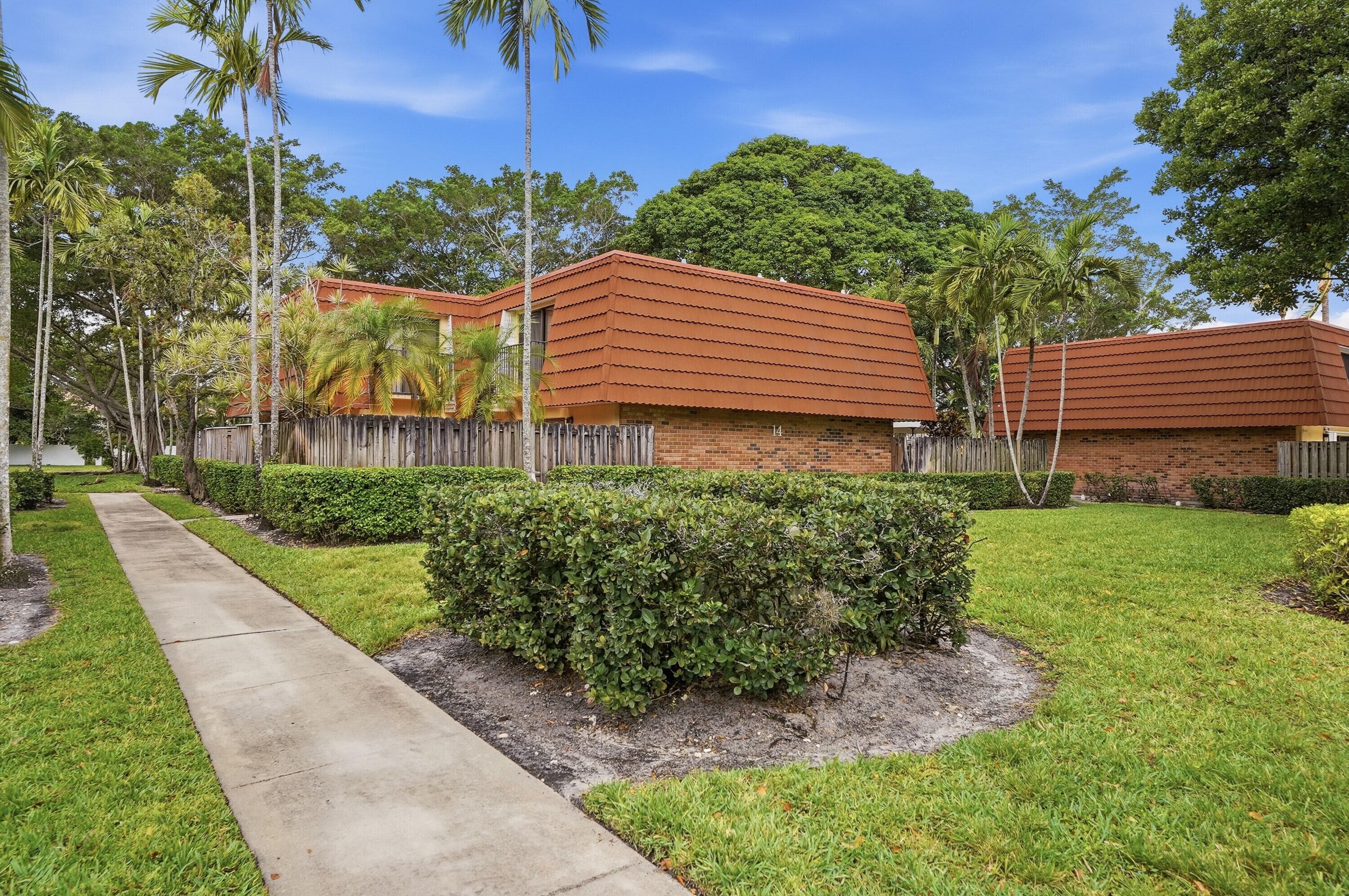 9972 NW 6th Court, Plantation, FL 33324 — photo 7 of 34