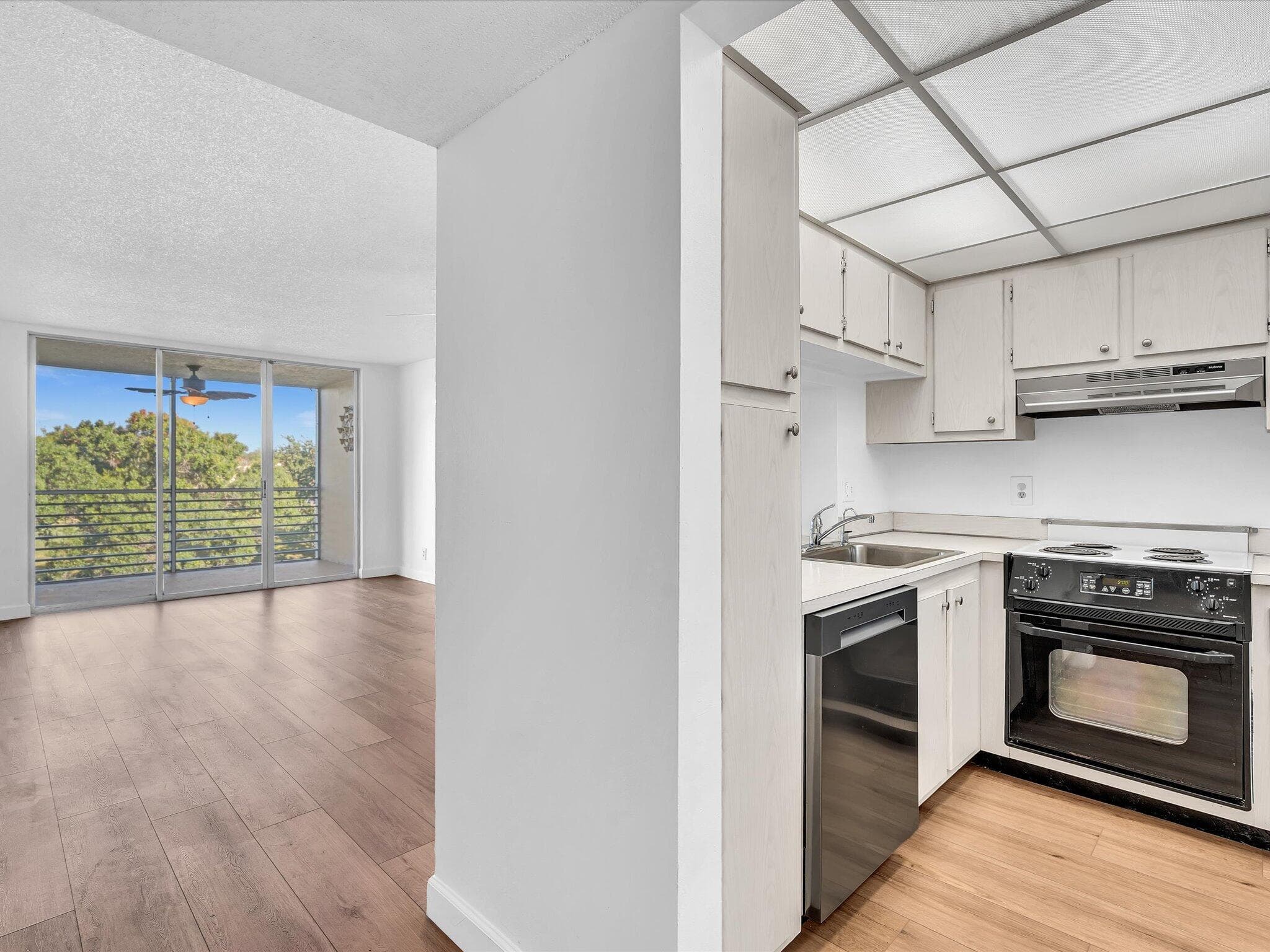 9470 Poinciana Place 303, Davie, FL 33324 — photo 13 of 77