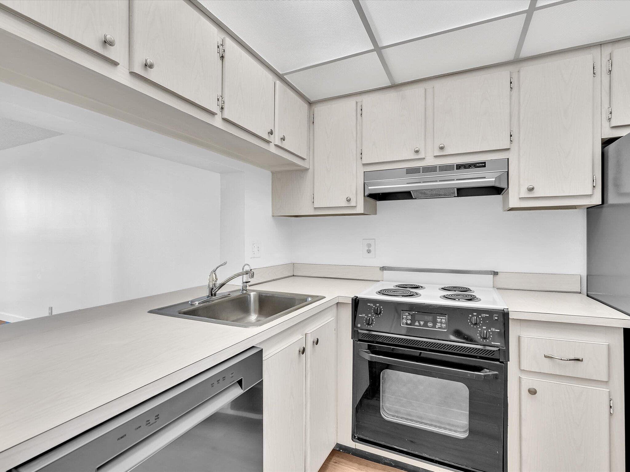 9470 Poinciana Place 303, Davie, FL 33324 — photo 14 of 77