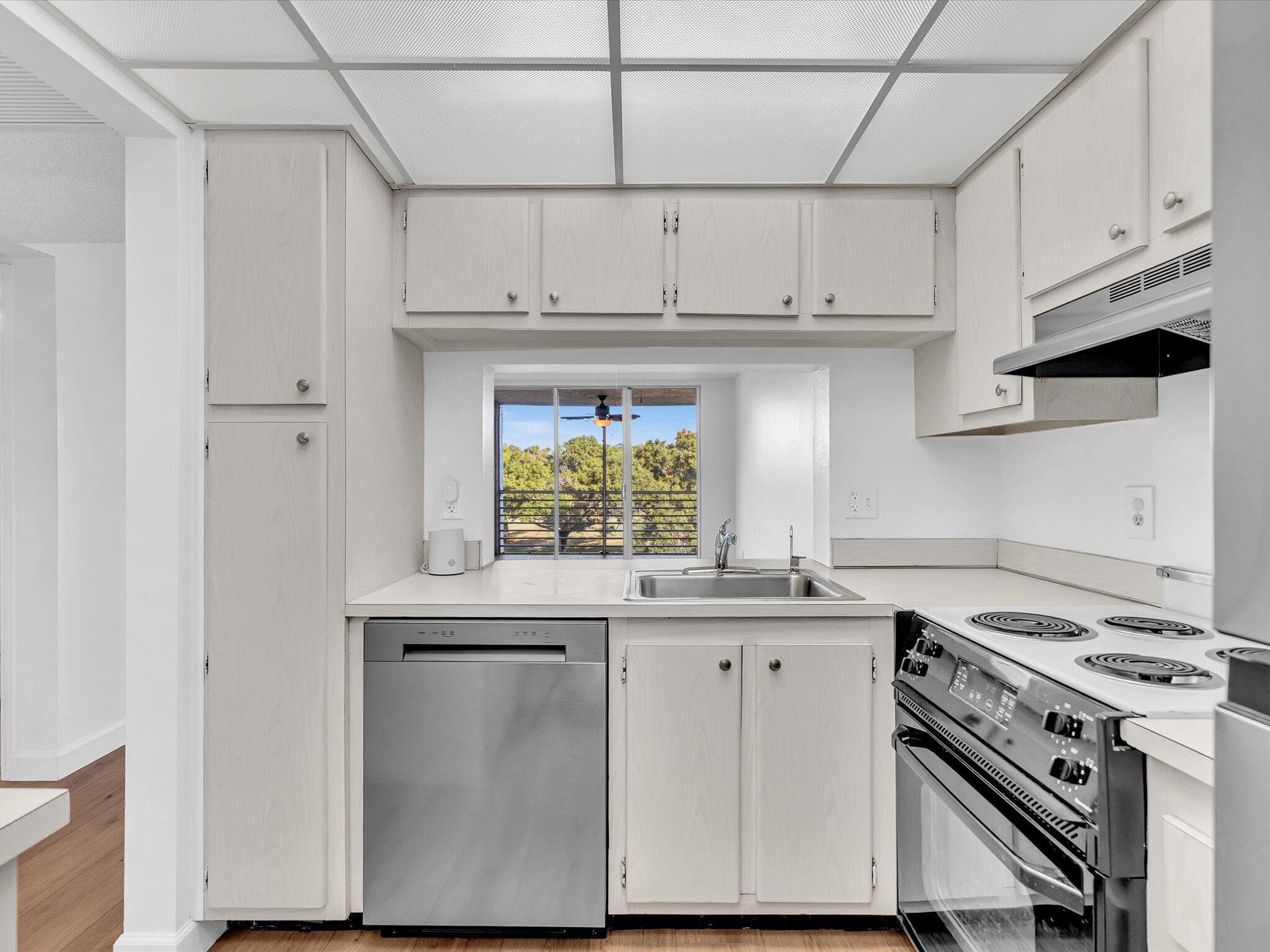 9470 Poinciana Place 303, Davie, FL 33324 — photo 15 of 77