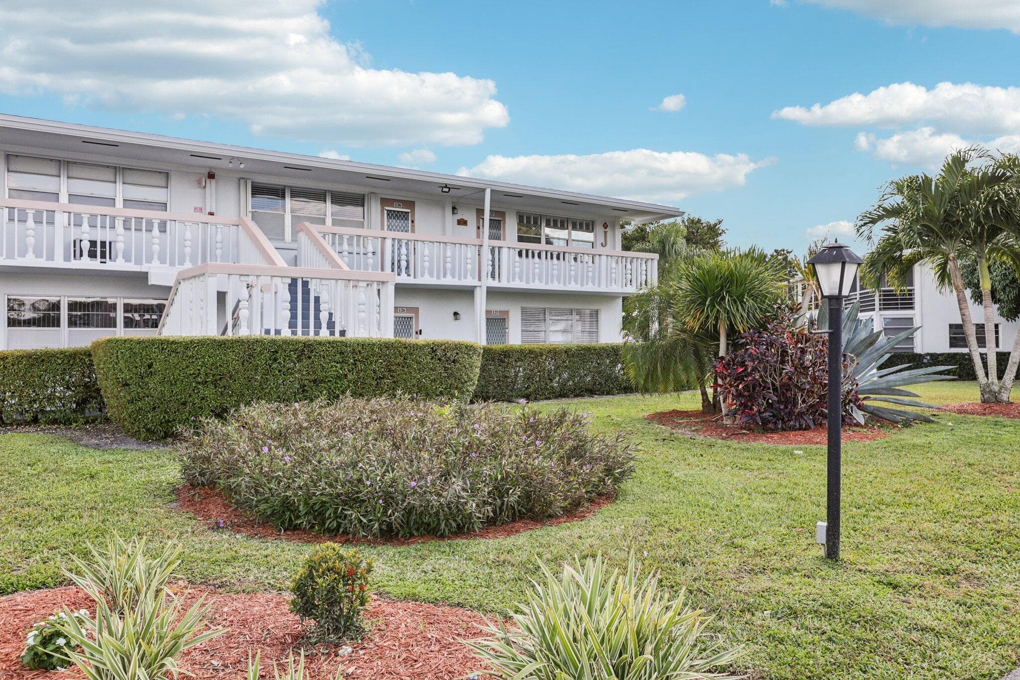 125 Oakridge J 125, Deerfield Beach, FL 33442 — photo 5 of 31