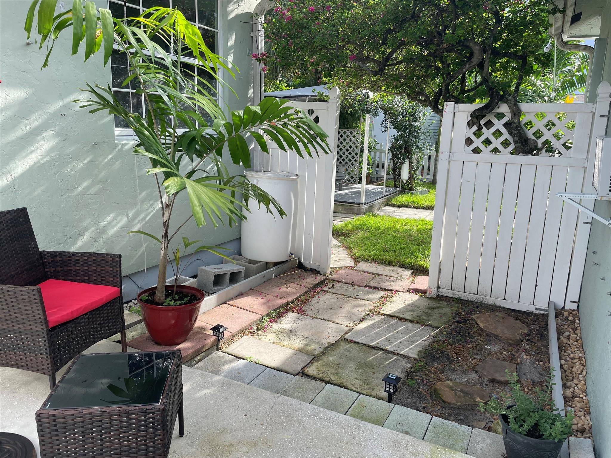 826 Hansen Street, West Palm Beach, FL 33405 — photo 2 of 13