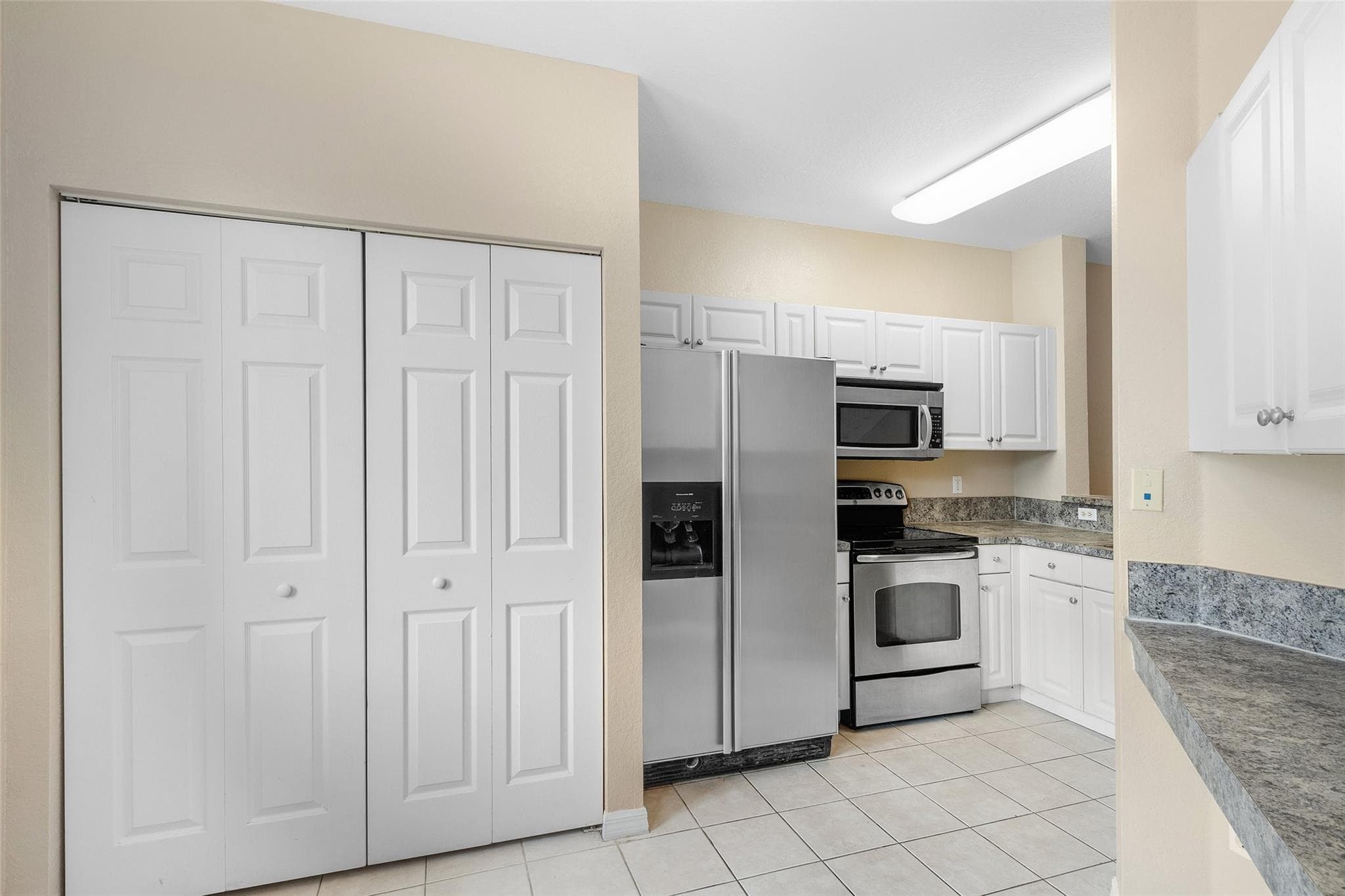 1992 Alamanda Way, Riviera Beach, FL 33404 — photo 4 of 28