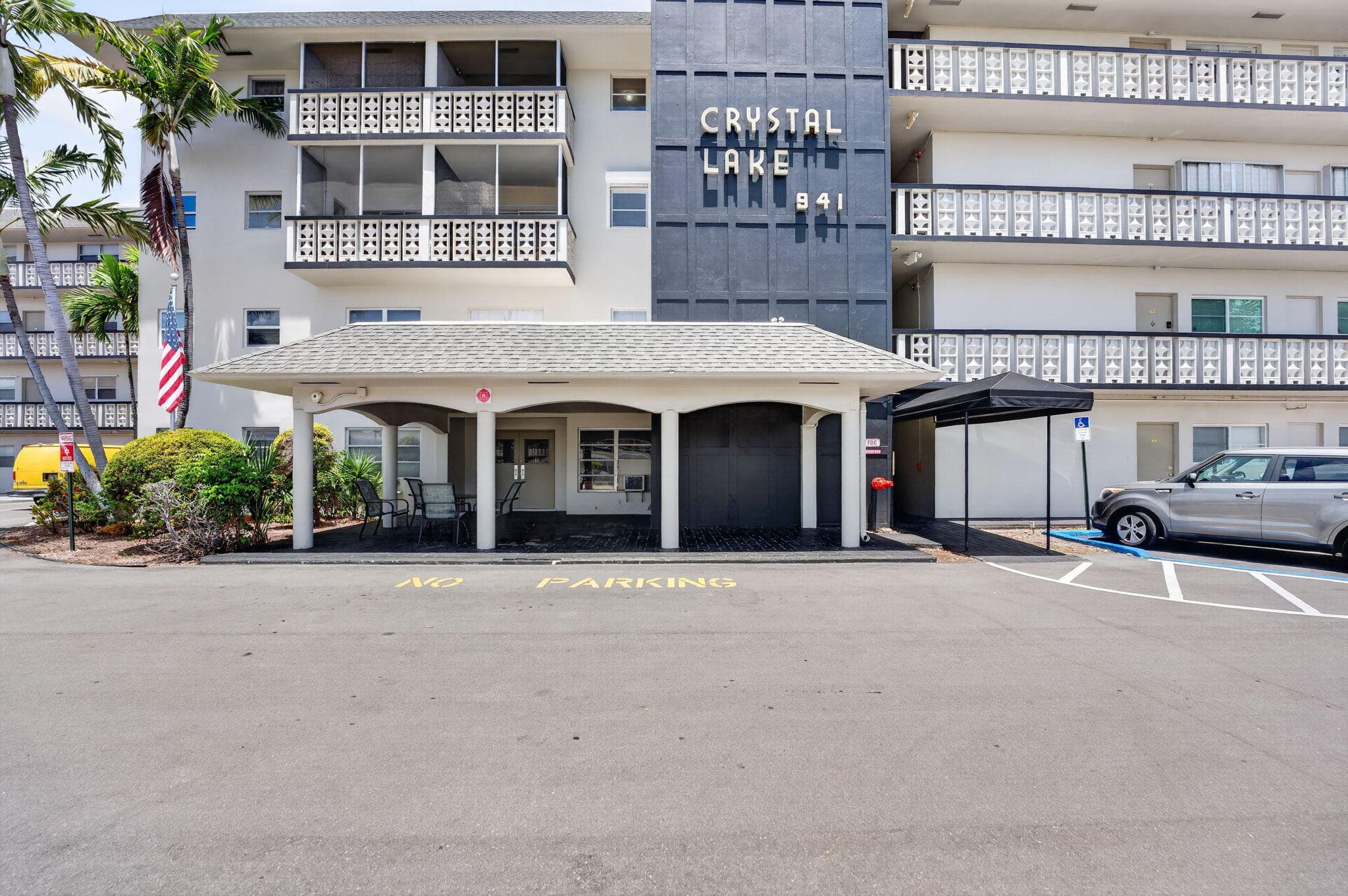941 Crystal Lake Drive 302, Deerfield Beach, FL 33064 — photo 3 of 29