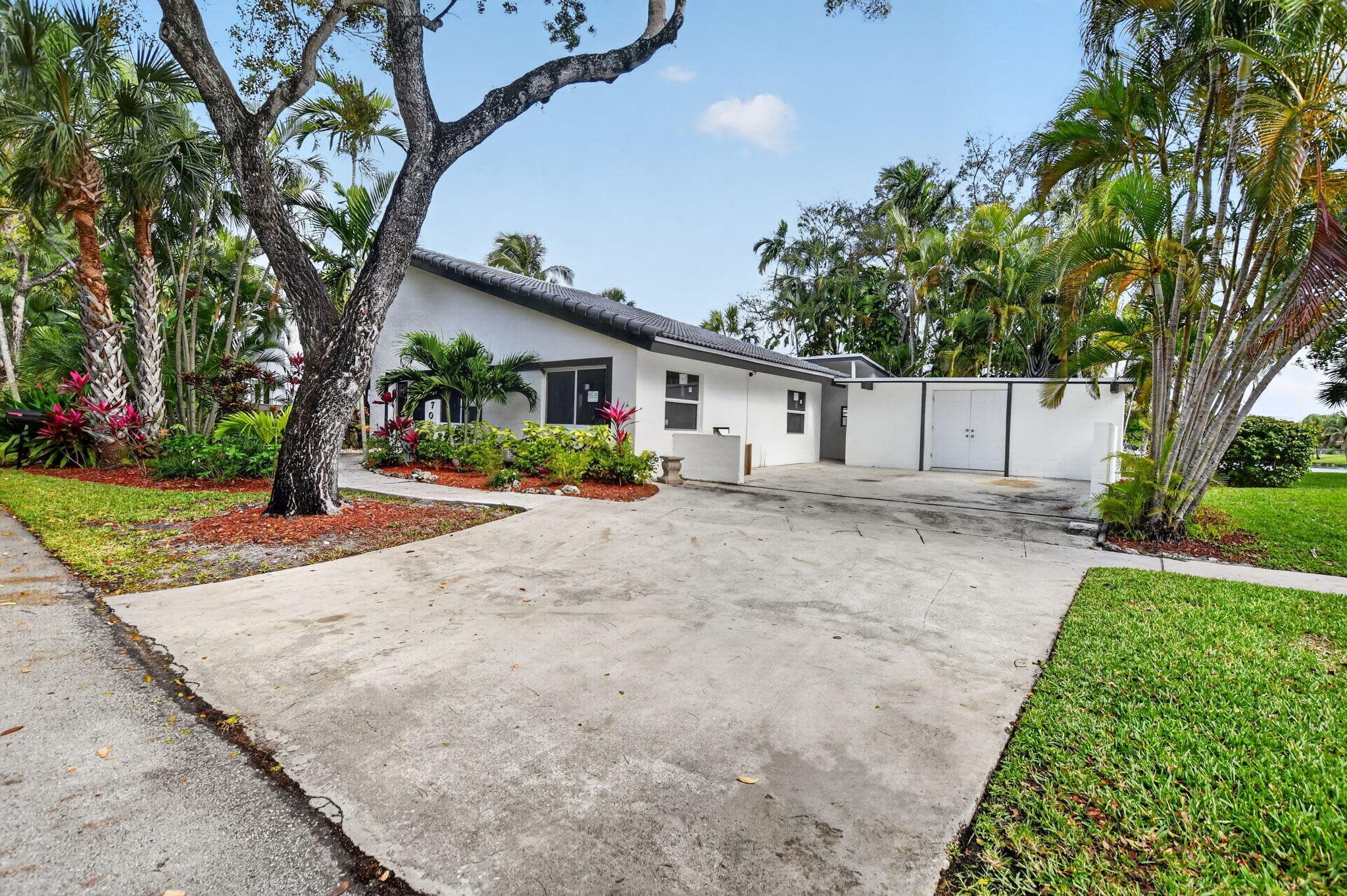4701 NW 1st Place, Deerfield Beach, FL 33442 — photo 2 of 55