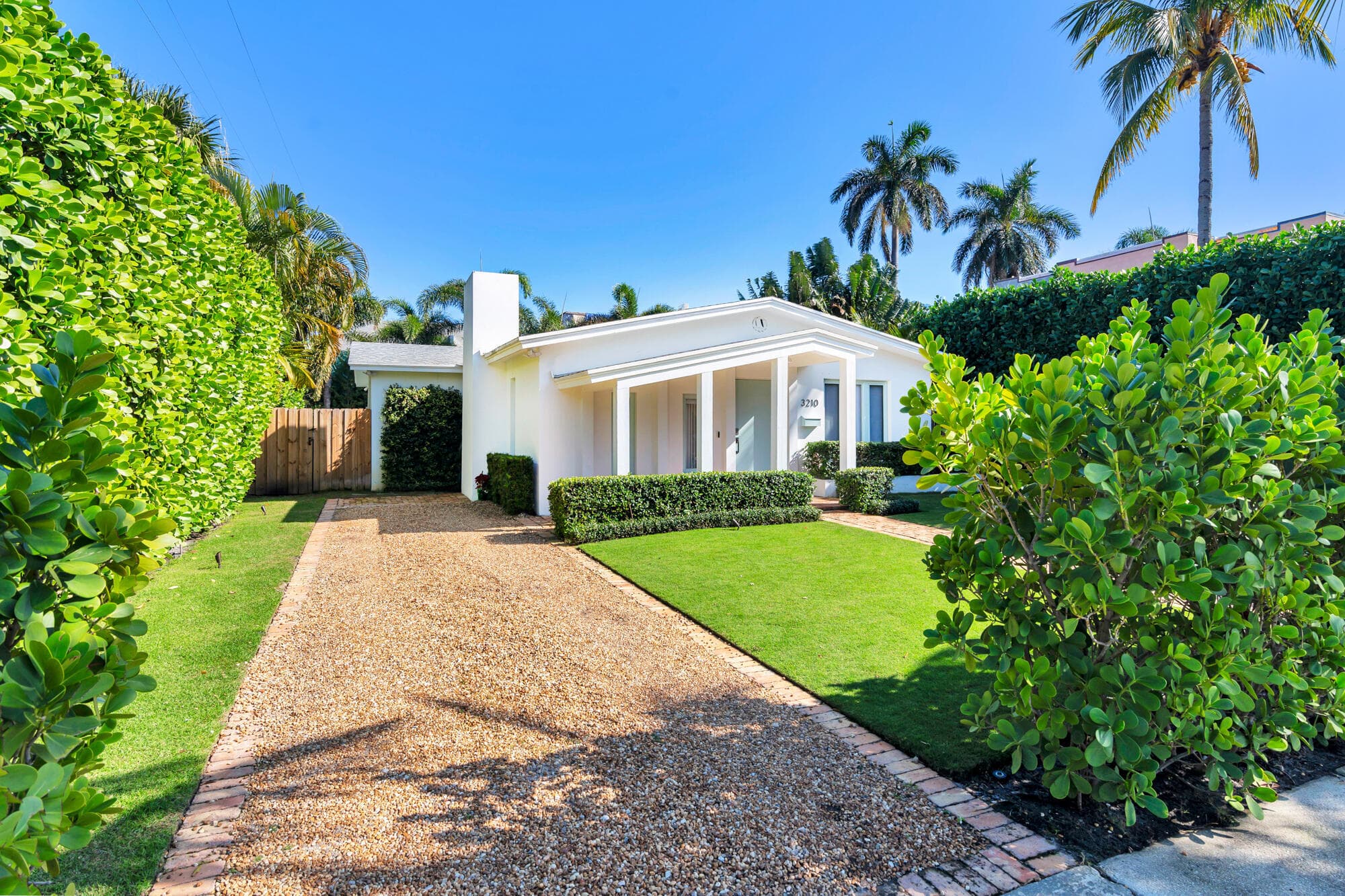 3210 Vincent Road, West Palm Beach, FL 33405 — photo 4 of 20