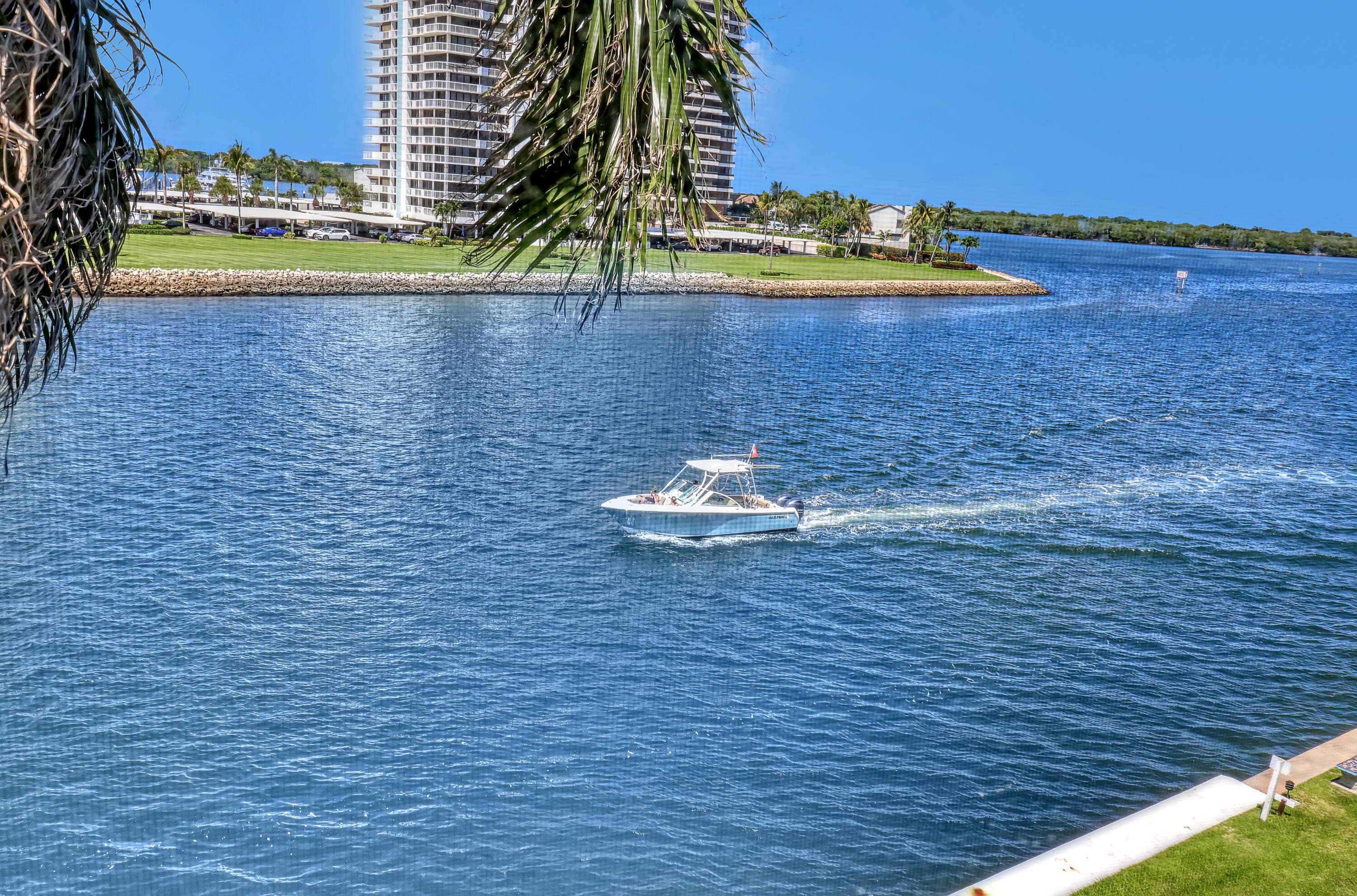 28 Yacht Club Drive, North Palm Beach, FL 33408 — photo 3 of 23