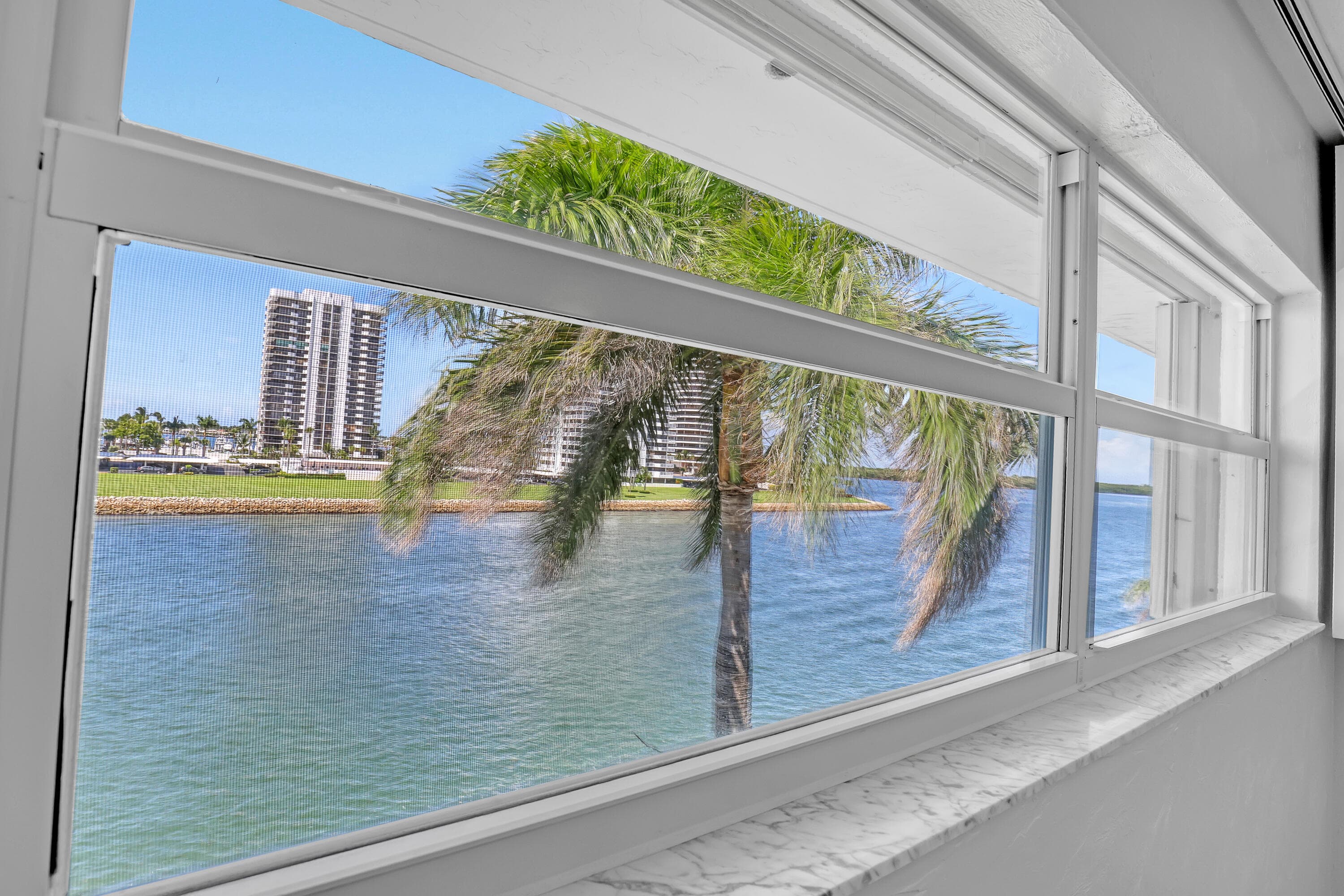 28 Yacht Club Drive, North Palm Beach, FL 33408 — photo 9 of 23
