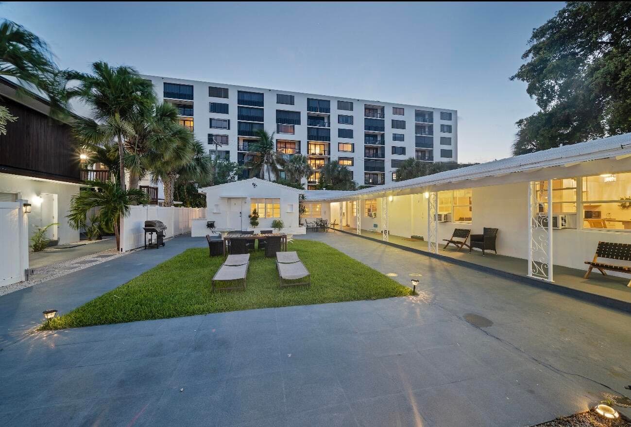 2307 N Ocean Boulevard 2, Fort Lauderdale, FL 33305 — photo 2 of 7